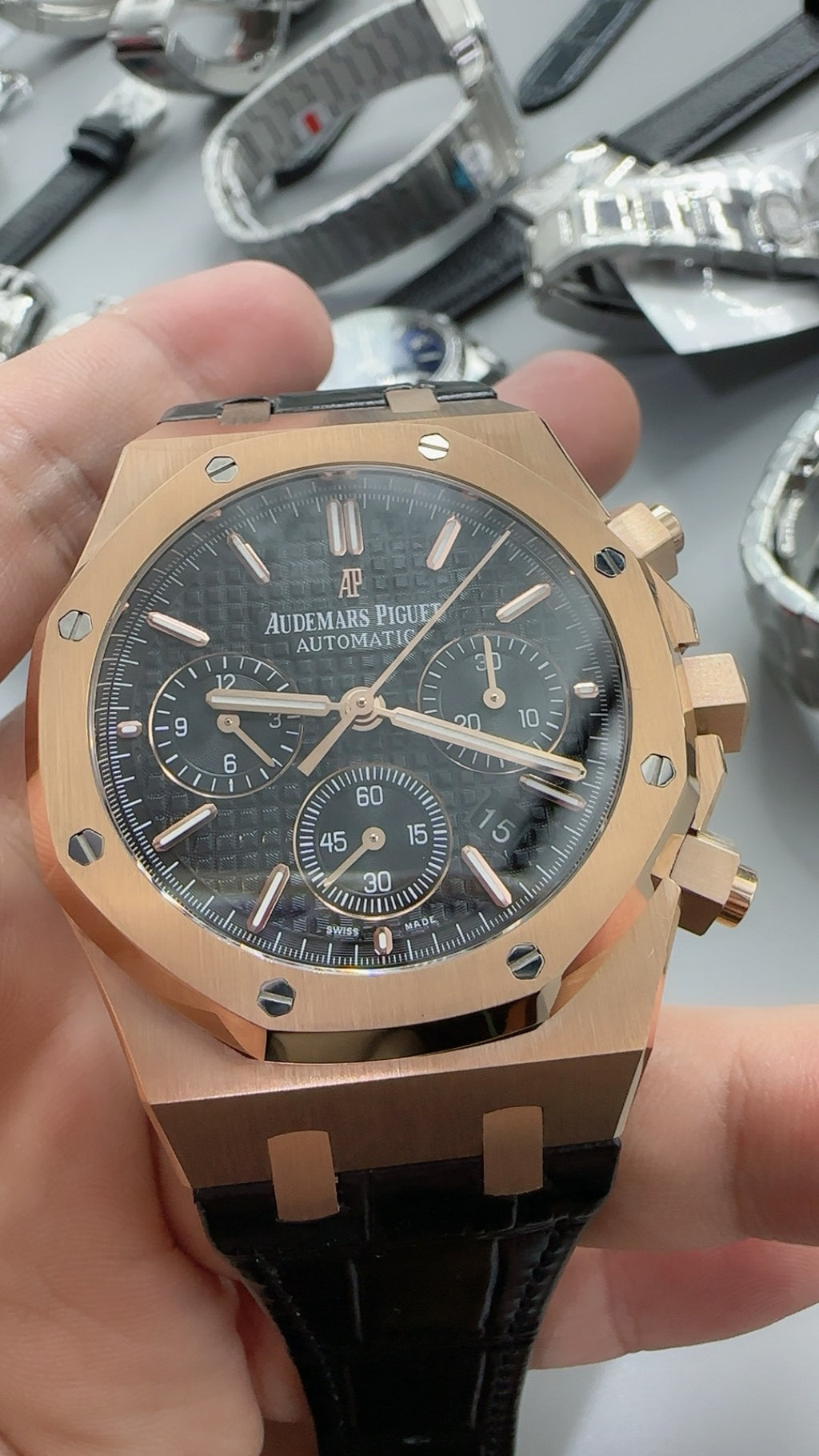 Audemars Piguet Royal Oak 26331 | 41MM | ตัวเรือนสแตนเลสสตีลเคลือบสีโรสโกลด์แบบ PVD | หน้าปัดสีดำ | สายหนัง | จับเวลา Chronograph | กลไกอัตโนมัติ Cal.2385