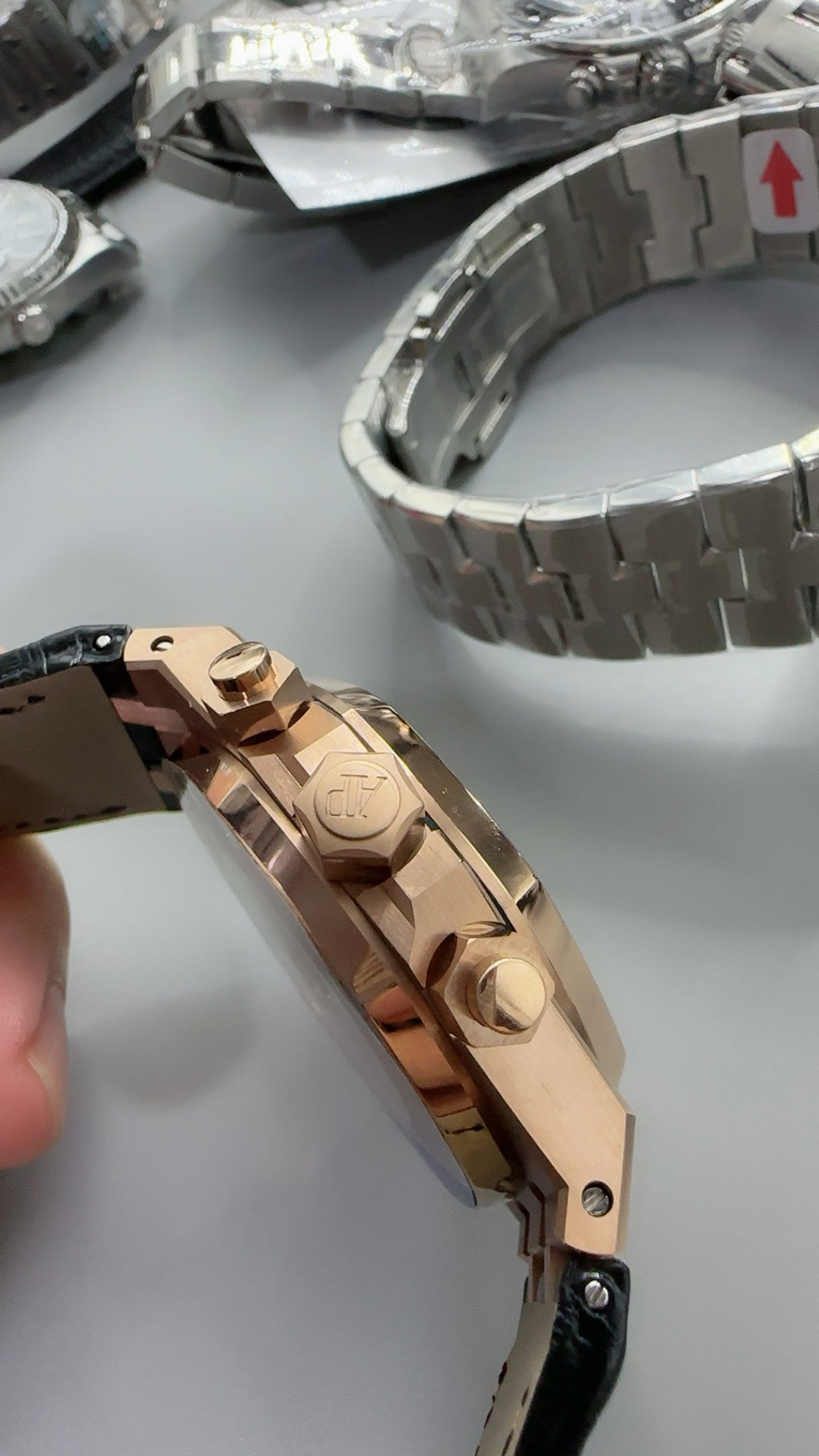 Audemars Piguet Royal Oak 26331 | 41MM | ตัวเรือนสแตนเลสสตีลเคลือบสีโรสโกลด์แบบ PVD | หน้าปัดสีดำ | สายหนัง | จับเวลา Chronograph | กลไกอัตโนมัติ Cal.2385