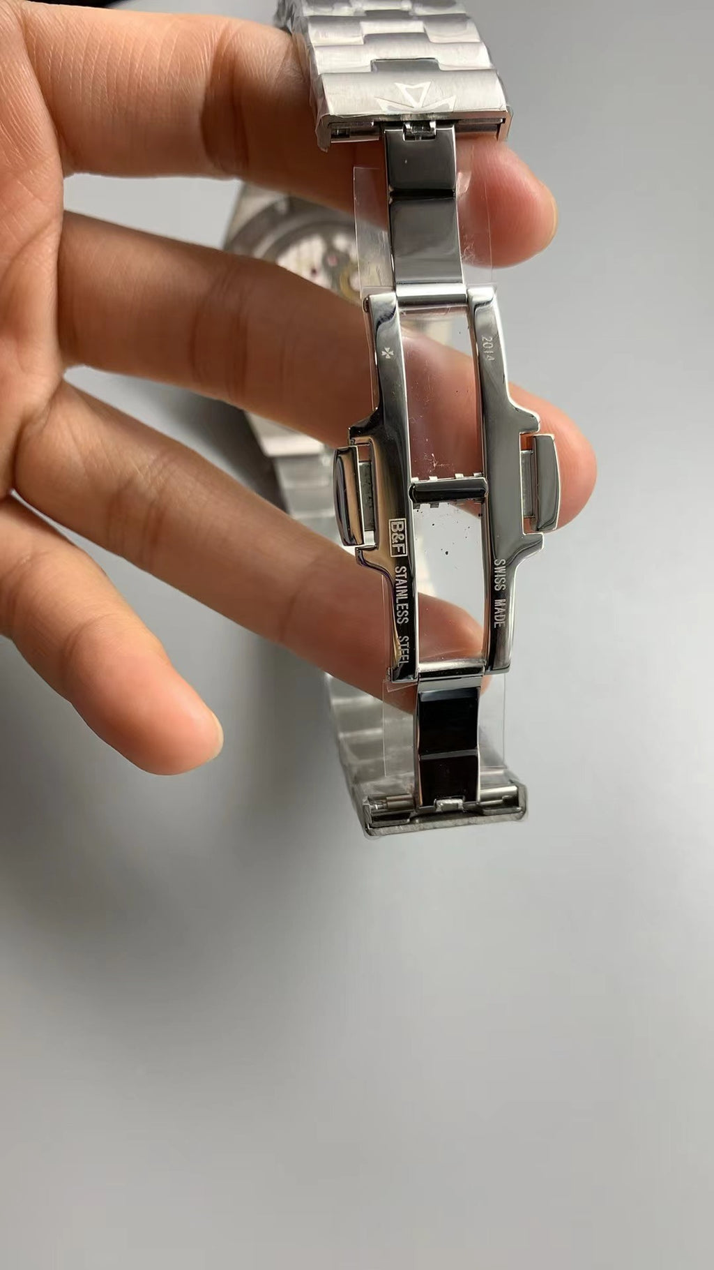 Vacheron Constantin Overseas Tourbillon 4500V | 42.5MM | ตัวเรือนสแตนเลสสตีล | ฟังก์ชันทูร์บิญอง | หน้าปัดสีน้ำเงิน | สายเหล็กสแตนเลส | กลไกอัตโนมัติ Cal.2160