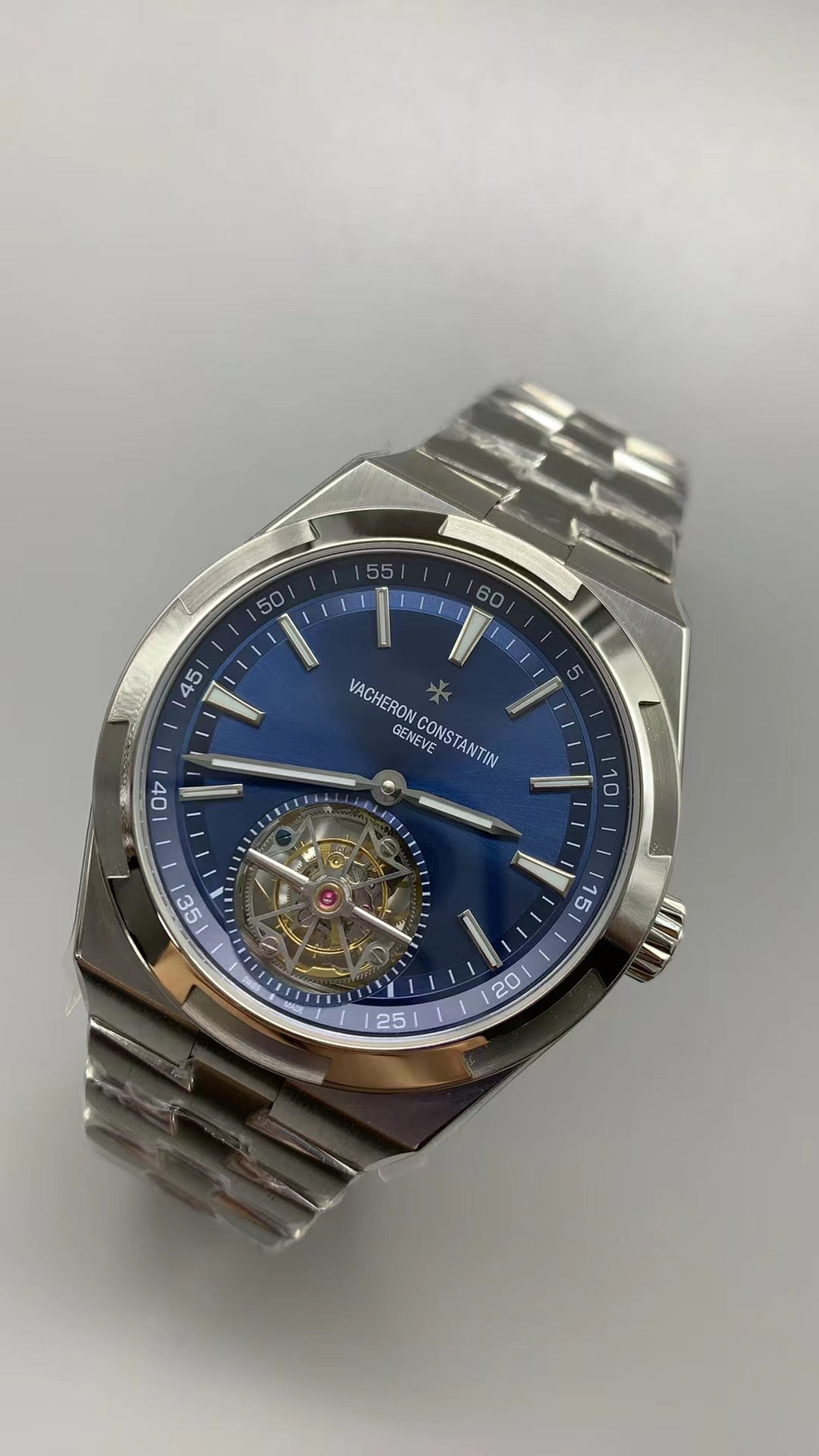 Vacheron Constantin Overseas Tourbillon 4500V | 42.5MM | ตัวเรือนสแตนเลสสตีล | ฟังก์ชันทูร์บิญอง | หน้าปัดสีน้ำเงิน | สายเหล็กสแตนเลส | กลไกอัตโนมัติ Cal.2160