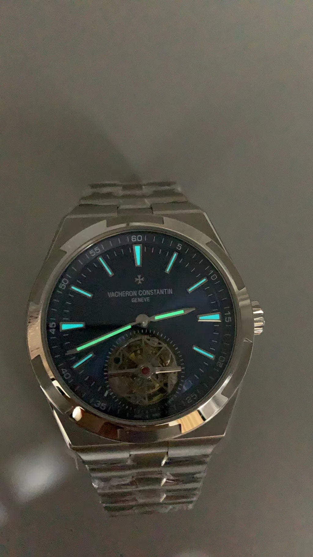 Vacheron Constantin Overseas Tourbillon 4500V | 42.5MM | ตัวเรือนสแตนเลสสตีล | ฟังก์ชันทูร์บิญอง | หน้าปัดสีน้ำเงิน | สายเหล็กสแตนเลส | กลไกอัตโนมัติ Cal.2160