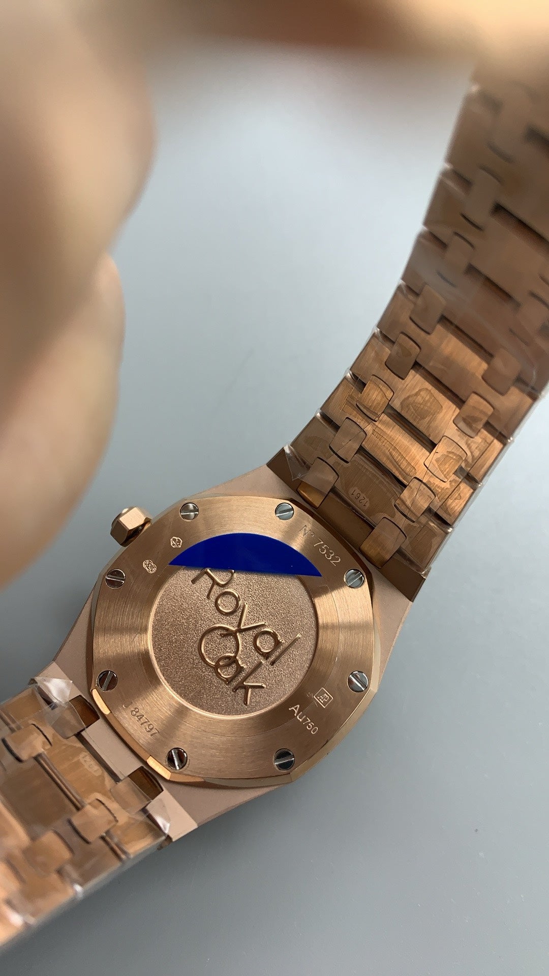 Audemars Piguet Royal Oak 33MM | ระบบควอทซ์ (Quartz) | ตัวเรือนสแตนเลสสตีลเคลือบสีโรสโกลด์แบบ PVD | หน้าปัดสีน้ำตาล (Coffee) | สไตล์หรูหราสำหรับสุภาพสตรี