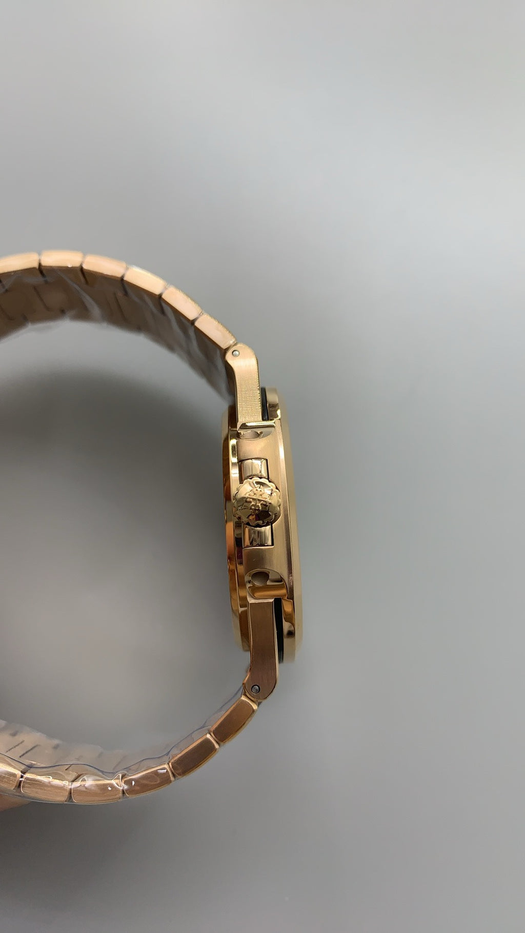 Patek Philippe Nautilus 5711 | 40MM | ตัวเรือนสีโรสโกลด์ 18K | หน้าปัดสีน้ำตาลซันเบิร์สต์ | กลไกอัตโนมัติ Cal.324 S C