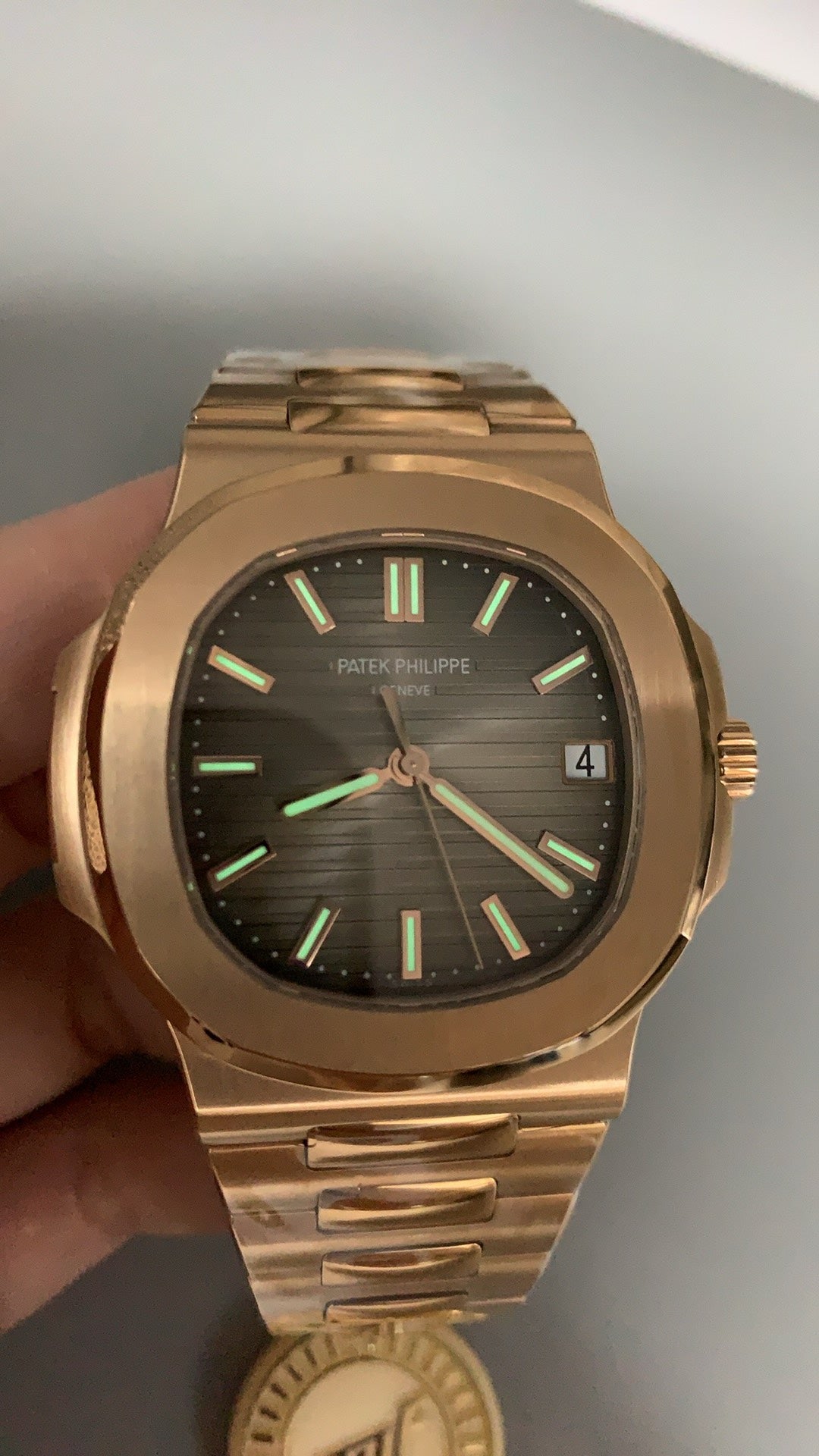 Patek Philippe Nautilus 5711 | 40MM | ตัวเรือนสีโรสโกลด์ 18K | หน้าปัดสีน้ำตาลซันเบิร์สต์ | กลไกอัตโนมัติ Cal.324 S C