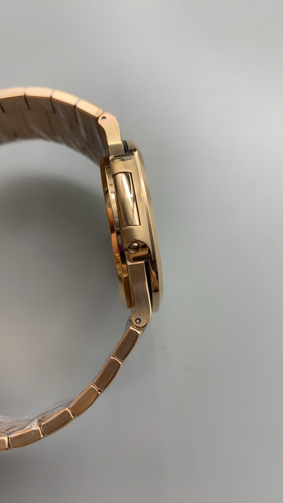 Patek Philippe Nautilus 5711 | 40MM | ตัวเรือนสีโรสโกลด์ 18K | หน้าปัดสีน้ำตาลซันเบิร์สต์ | กลไกอัตโนมัติ Cal.324 S C