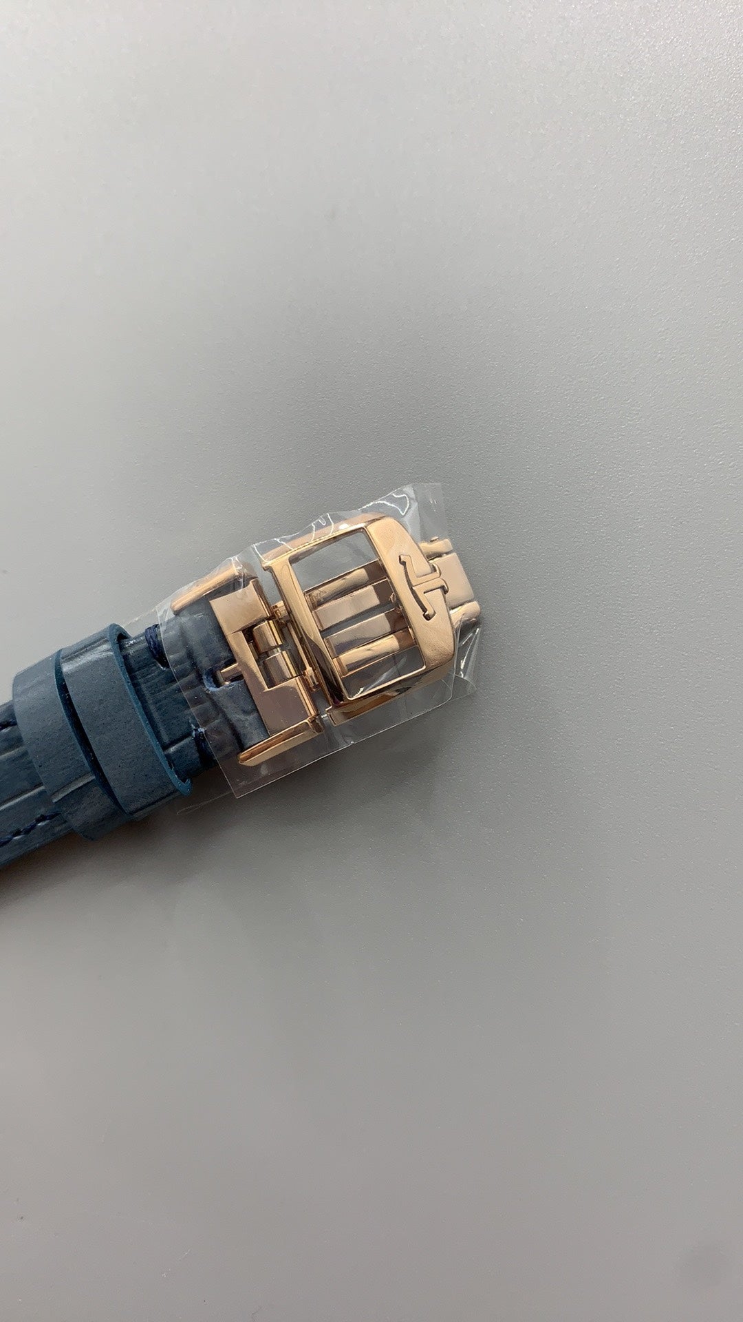 Jaeger-LeCoultre Rendez-Vous Star | 36MM | Rose gold-plated stainless steel case | Diamond-set bezel | Falling star function | Blue dial | Blue alligator strap | Automatic movement Cal.734