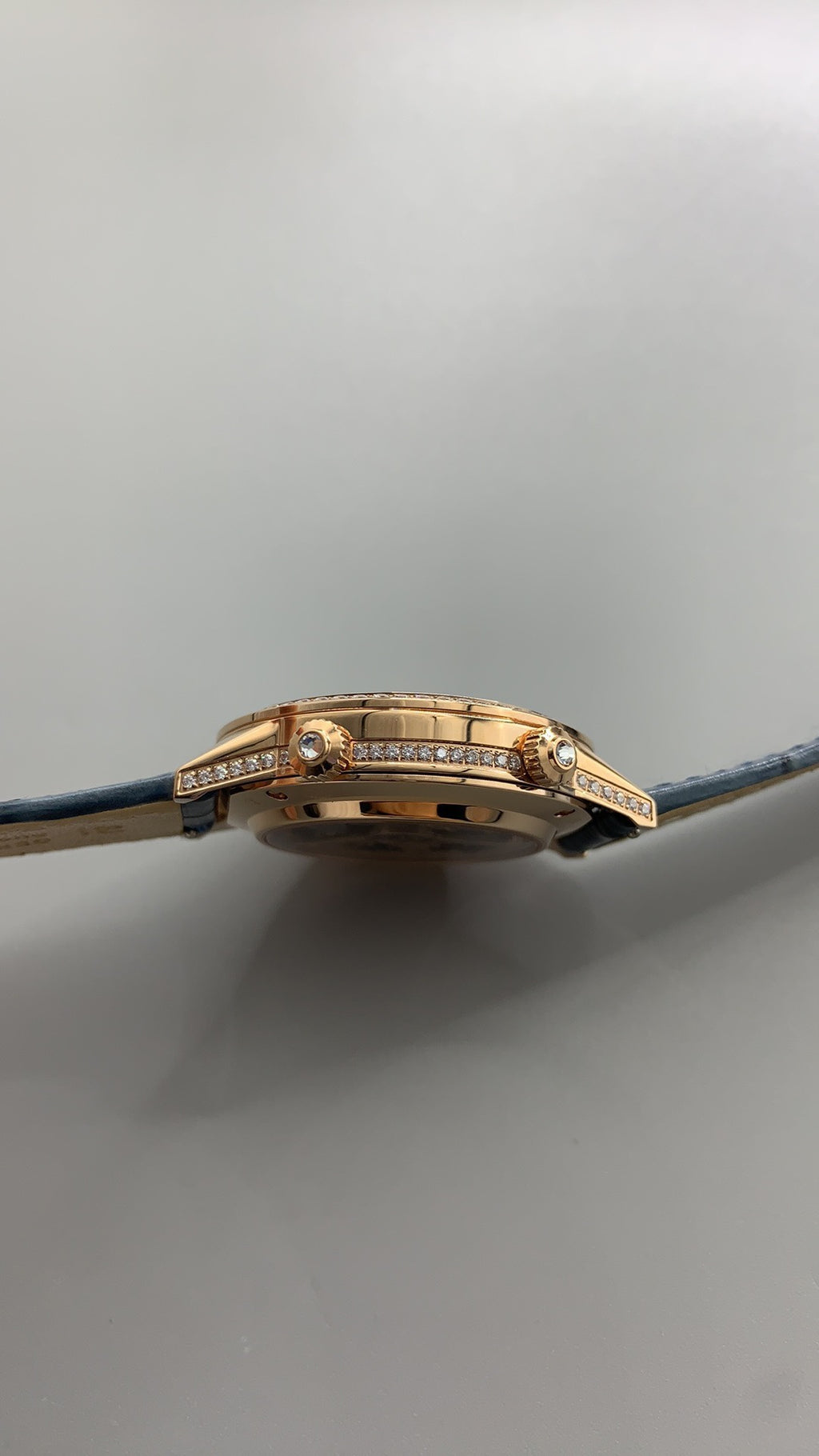 Jaeger-LeCoultre Rendez-Vous Star | 36MM | Rose gold-plated stainless steel case | Diamond-set bezel | Falling star function | Blue dial | Blue alligator strap | Automatic movement Cal.734