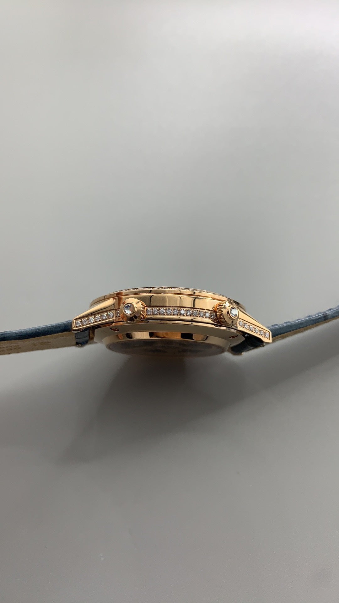 Jaeger-LeCoultre Rendez-Vous Star | 36MM | Rose gold-plated stainless steel case | Diamond-set bezel | Falling star function | Blue dial | Blue alligator strap | Automatic movement Cal.734