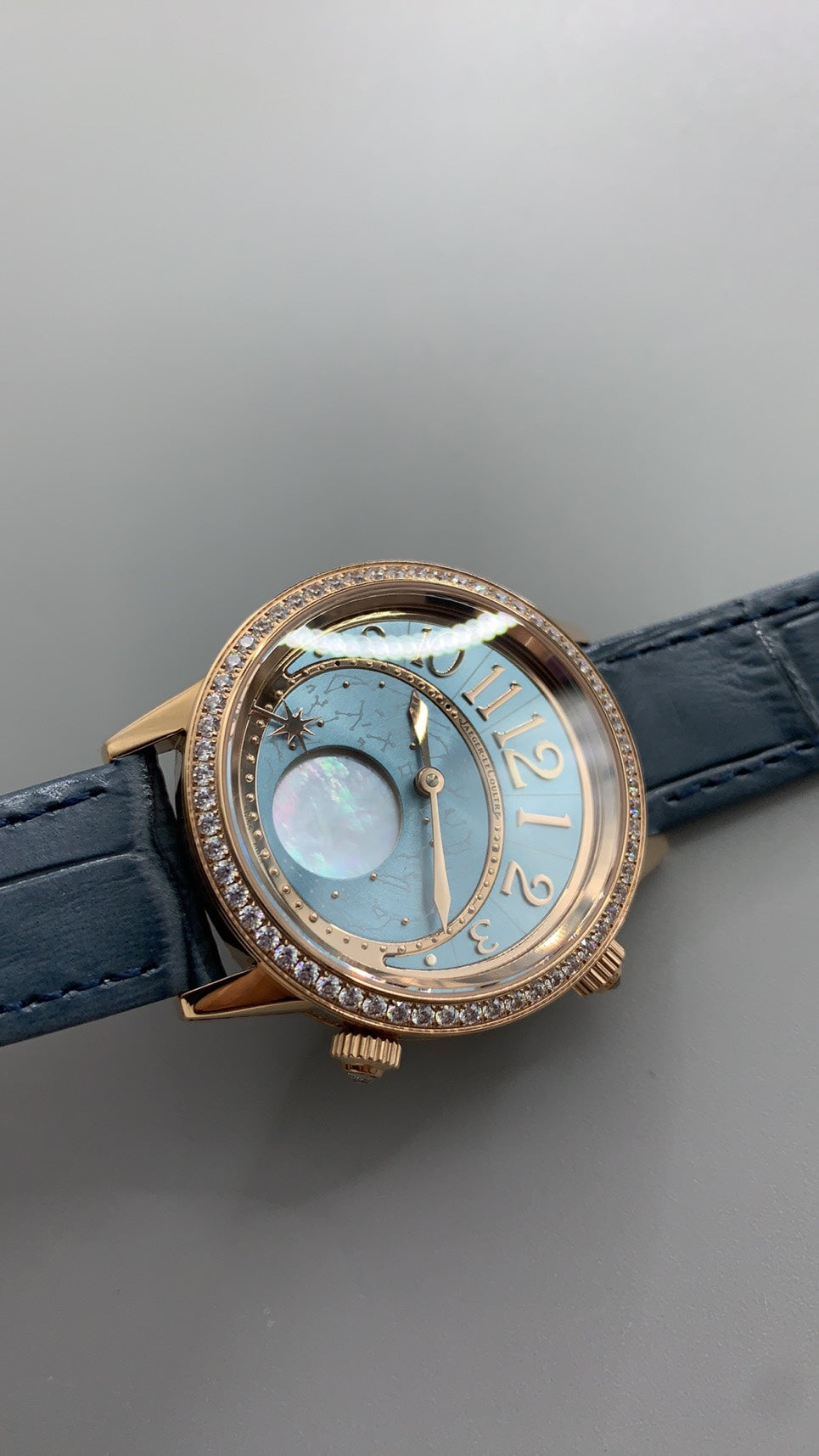 Jaeger-LeCoultre Rendez-Vous Star | 36MM | Rose gold-plated stainless steel case | Diamond-set bezel | Falling star function | Blue dial | Blue alligator strap | Automatic movement Cal.734