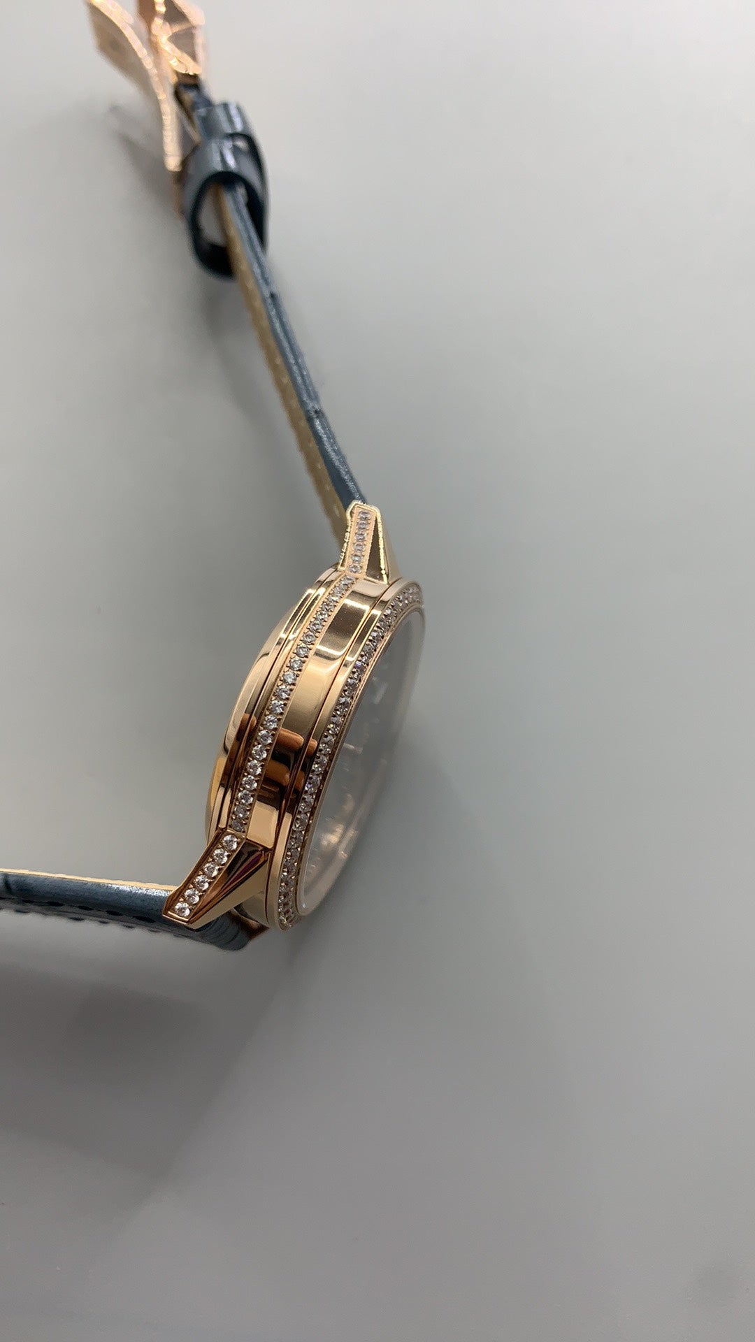 Jaeger-LeCoultre Rendez-Vous Star | 36MM | Rose gold-plated stainless steel case | Diamond-set bezel | Falling star function | Blue dial | Blue alligator strap | Automatic movement Cal.734