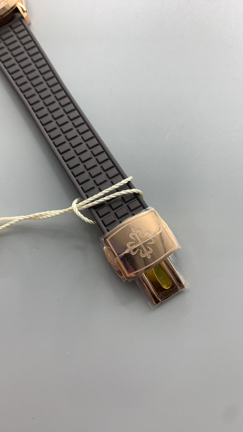 Patek Philippe Aquanaut 5068 | 35.6MM | ตัวเรือนสีโรสโกลด์ PVD | ขอบประดับเพชร | หน้าปัดสีขาว | กลไกอัตโนมัติ Cal.324 S C