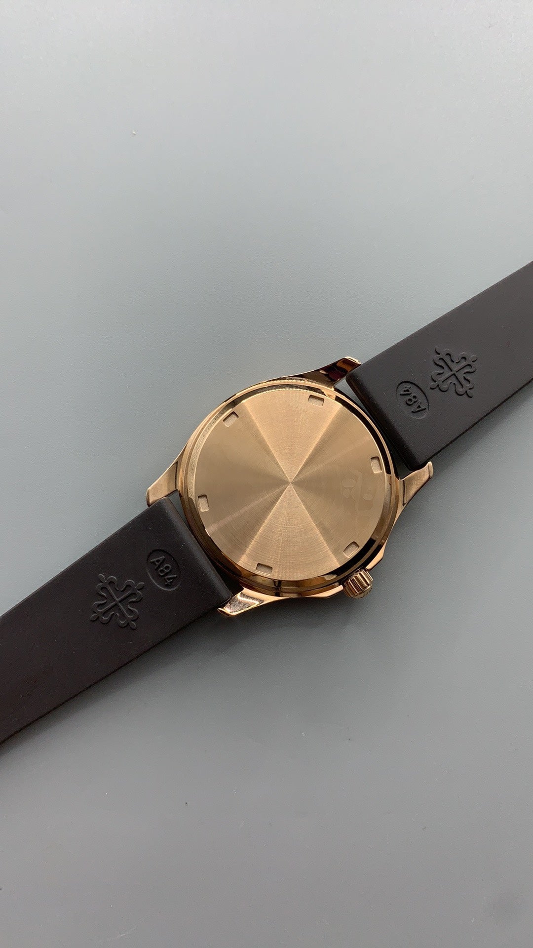 Patek Philippe Aquanaut 5068 | 35.6MM | ตัวเรือนสีโรสโกลด์ PVD | ขอบประดับเพชร | หน้าปัดสีขาว | กลไกอัตโนมัติ Cal.324 S C