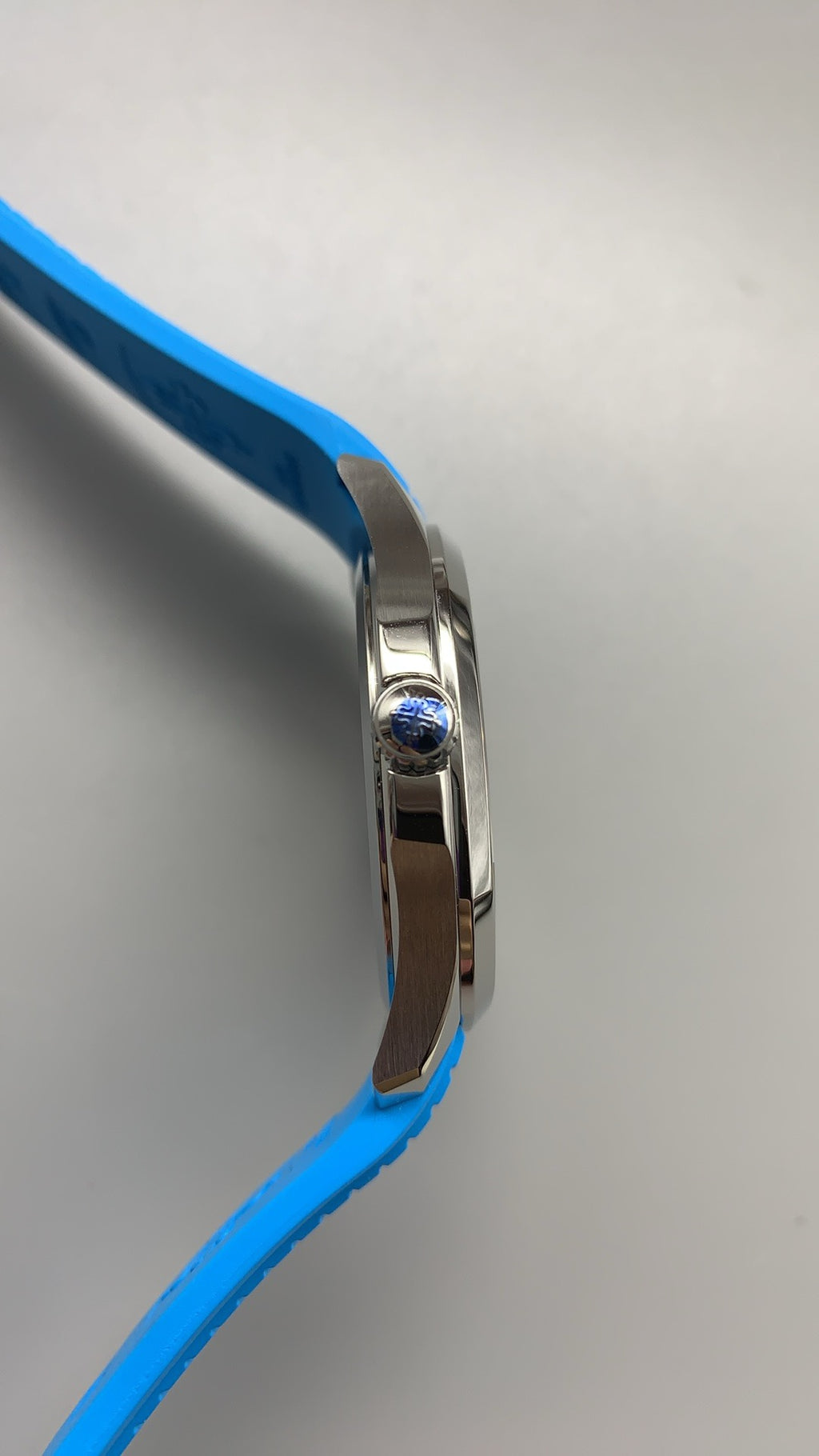 Patek Philippe Aquanaut 5167 | 40MM | หน้าปัดสีดำลายตาราง | สายยางสีน้ำเงิน | กลไกอัตโนมัติ Cal.324 S C