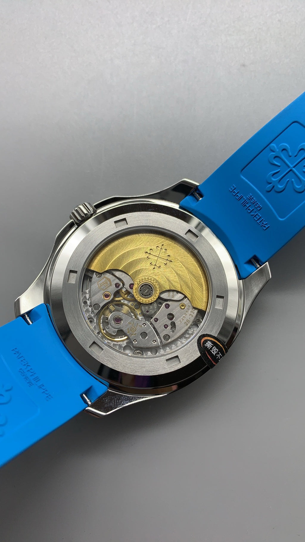 Patek Philippe Aquanaut 5167 | 40MM | หน้าปัดสีดำลายตาราง | สายยางสีน้ำเงิน | กลไกอัตโนมัติ Cal.324 S C