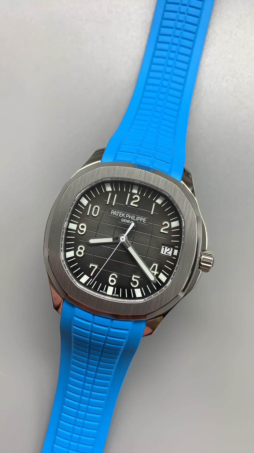 Patek Philippe Aquanaut 5167 | 40MM | หน้าปัดสีดำลายตาราง | สายยางสีน้ำเงิน | กลไกอัตโนมัติ Cal.324 S C