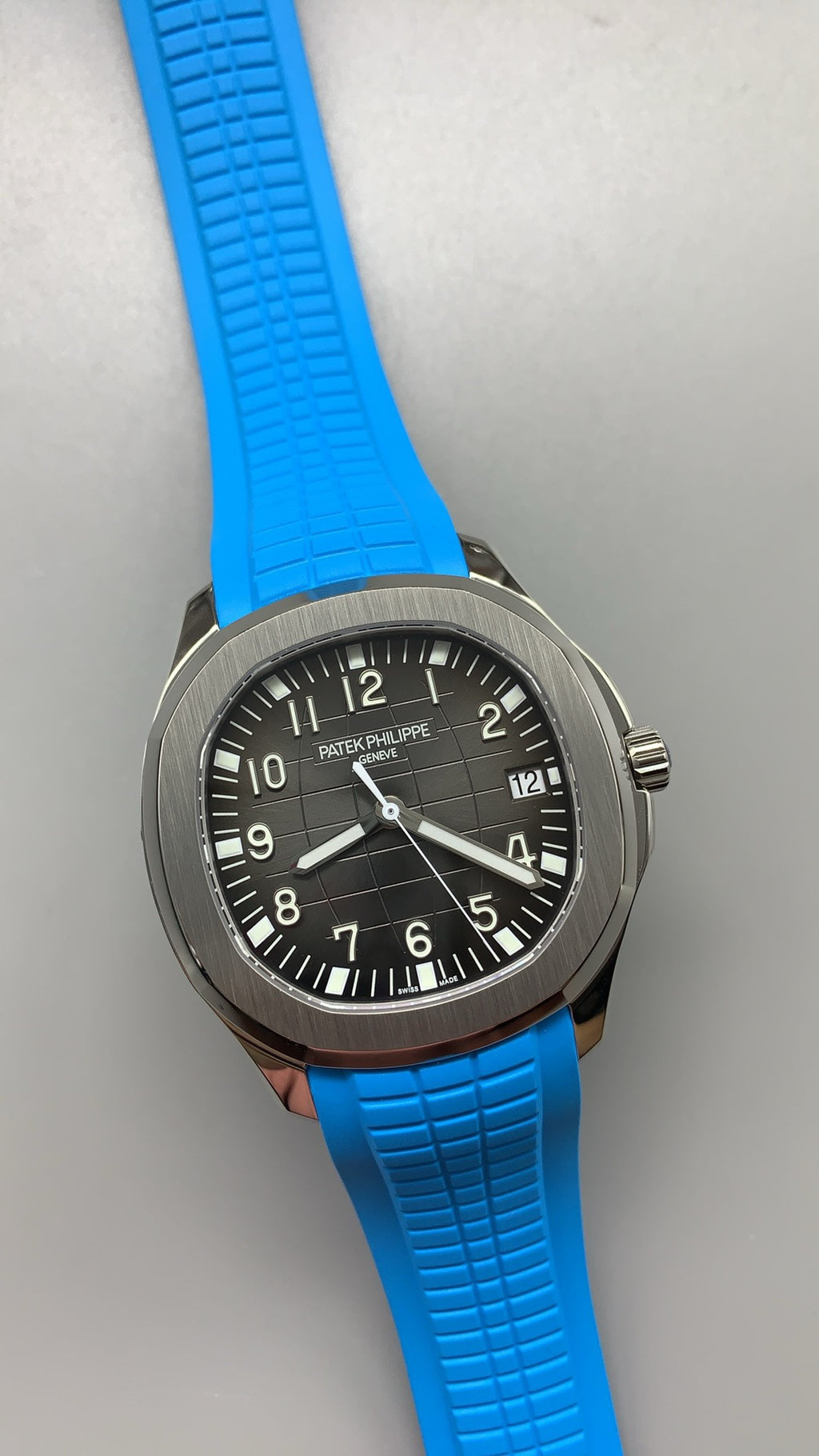 Patek Philippe Aquanaut 5167 | 40MM | หน้าปัดสีดำลายตาราง | สายยางสีน้ำเงิน | กลไกอัตโนมัติ Cal.324 S C