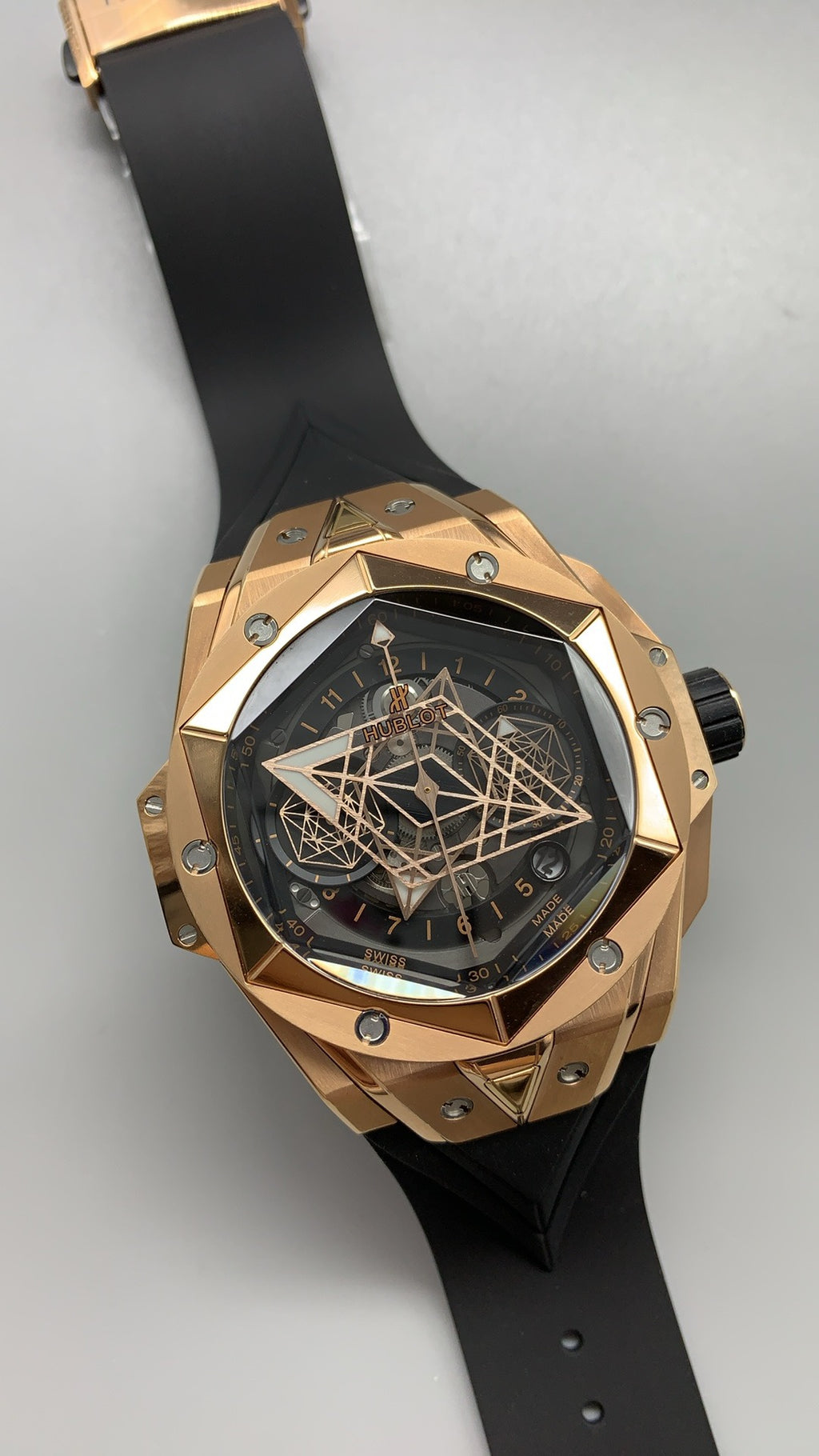 Hublot Big Bang Unico II Sang Bleu | 44MM | ตัวเรือนไทเทเนียม | หน้าปัดสเกเลตันลายเรขาคณิต | จับเวลา Chronograph | กลไกอัตโนมัติ HUB1280