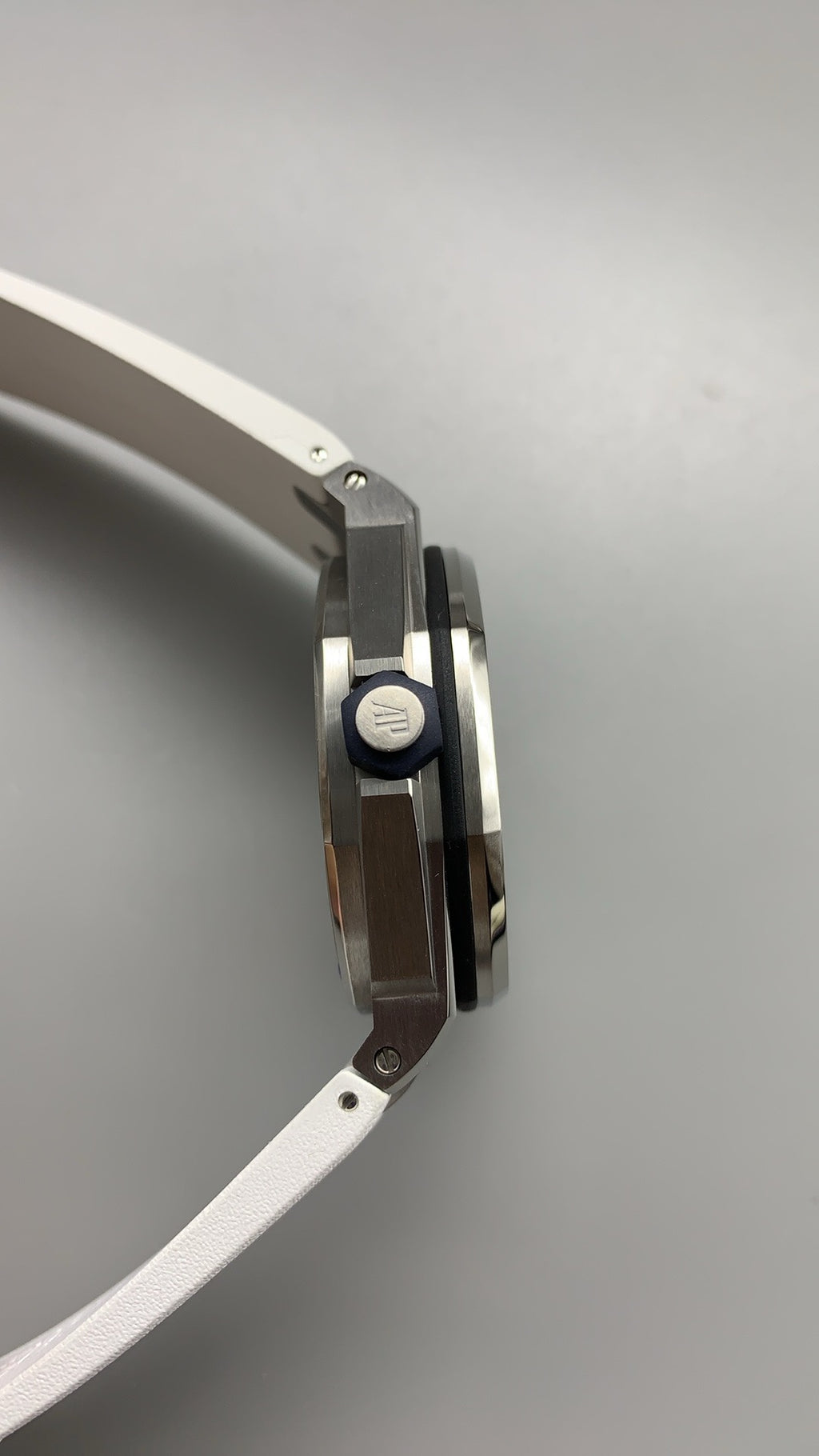 Audemars Piguet Royal Oak Offshore Diver 15710ST | 42MM | Stainless Steel Case | Classic Dial | Automatic Movement Cal.3120