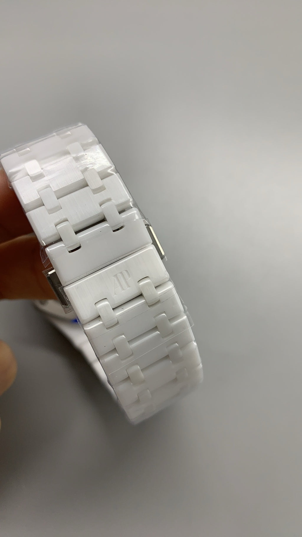 Audemars Piguet Royal Oak Perpetual Calendar 26579CB | 41MM | White ceramic case | Blue dial | Perpetual calendar | Automatic movement Cal.5134