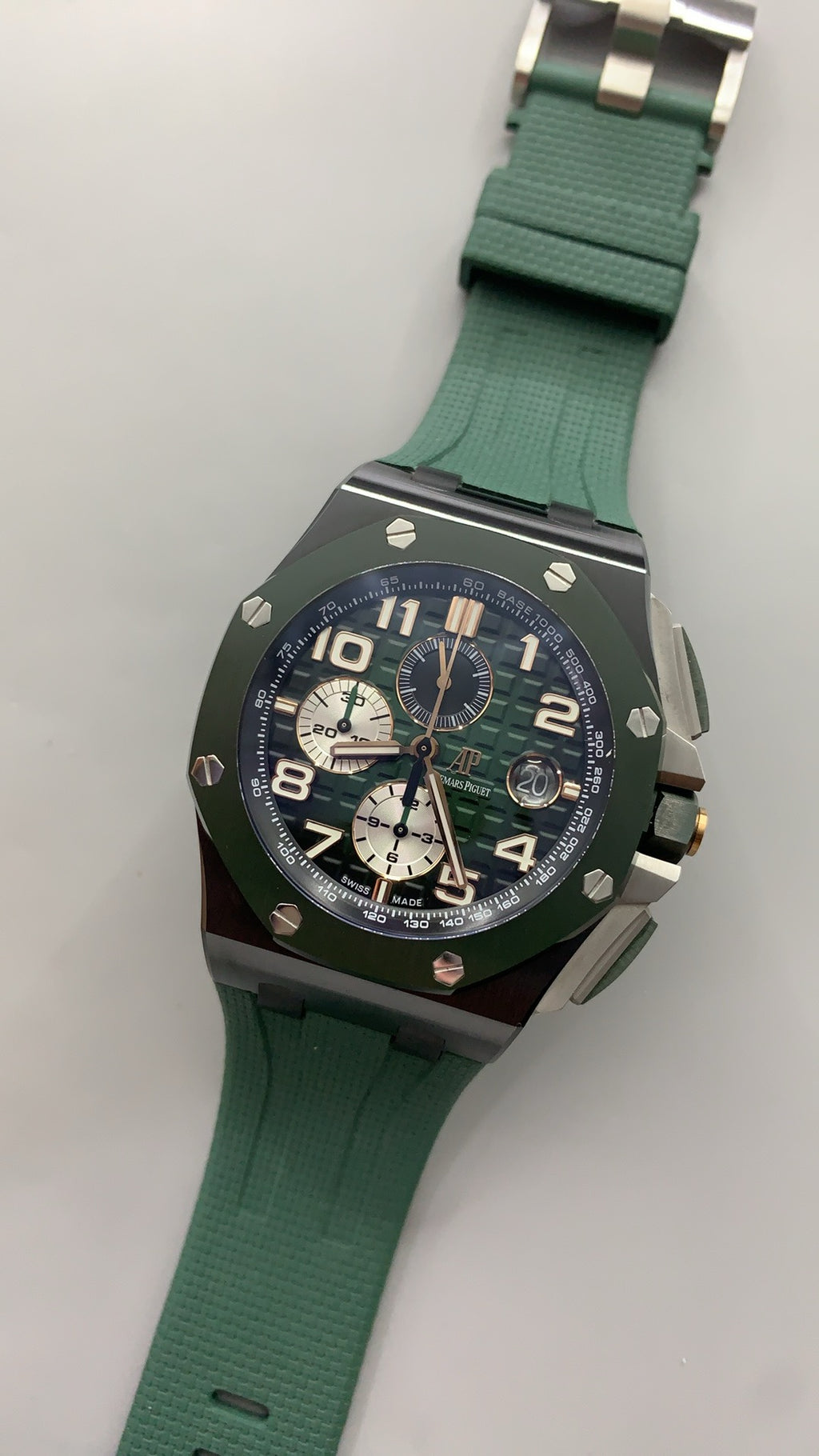 Audemars Piguet Royal Oak Offshore 26405CE.OO.A056CA.01 | 44MM | Stainless steel case | Green ceramic bezel | Green dial with white subdials | Green rubber strap | Chronograph | Automatic movement Cal.3126