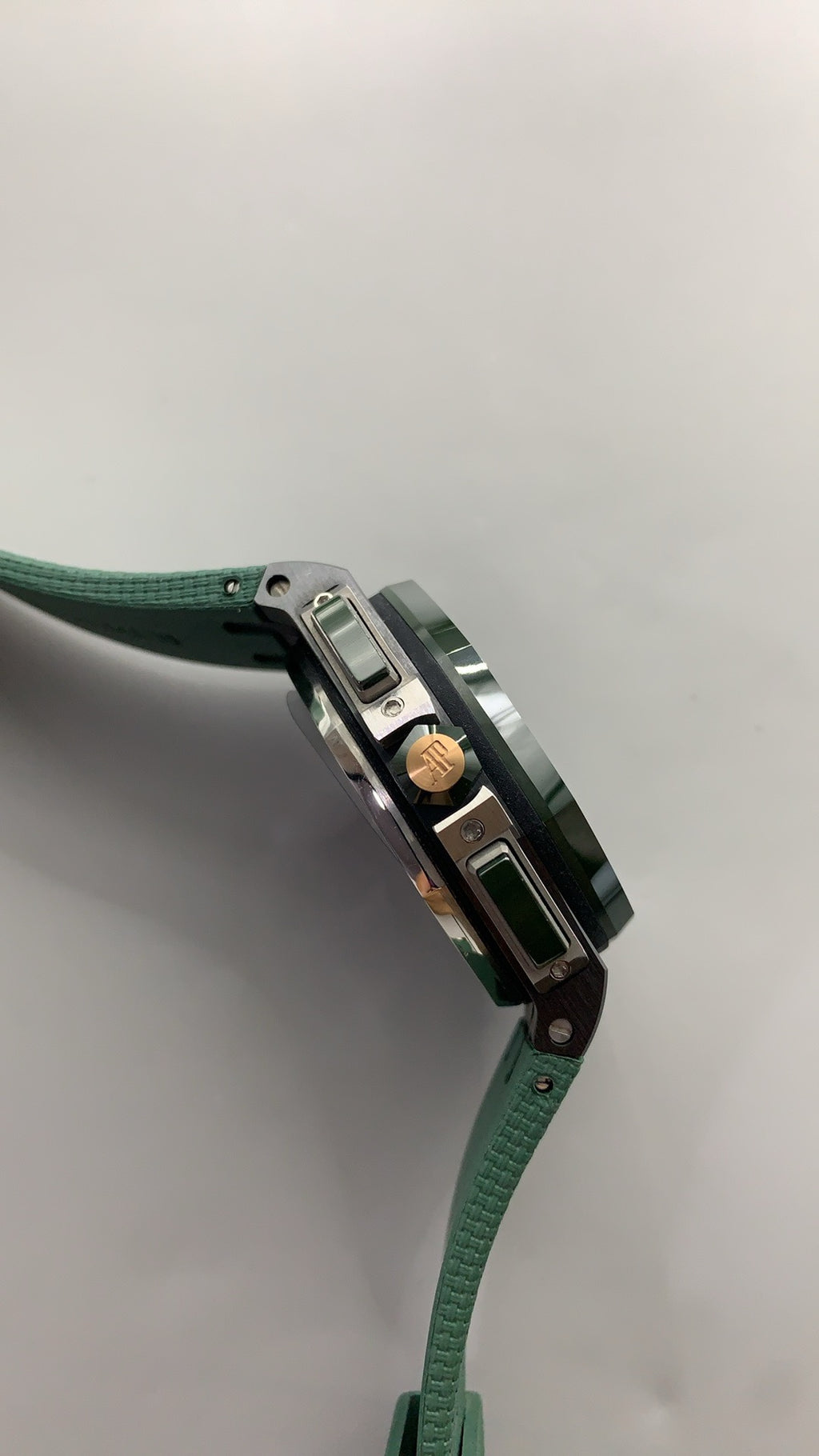 Audemars Piguet Royal Oak Offshore 26405CE.OO.A056CA.01 | 44MM | Stainless steel case | Green ceramic bezel | Green dial with white subdials | Green rubber strap | Chronograph | Automatic movement Cal.3126