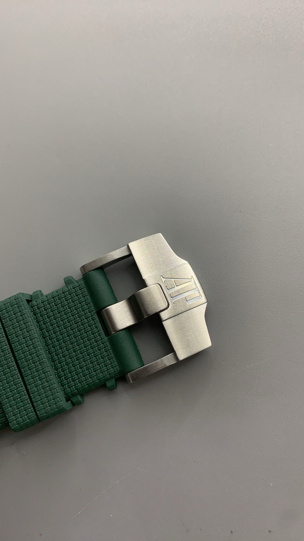 Audemars Piguet Royal Oak Offshore 26405CE.OO.A056CA.01 | 44MM | Stainless steel case | Green ceramic bezel | Green dial with white subdials | Green rubber strap | Chronograph | Automatic movement Cal.3126