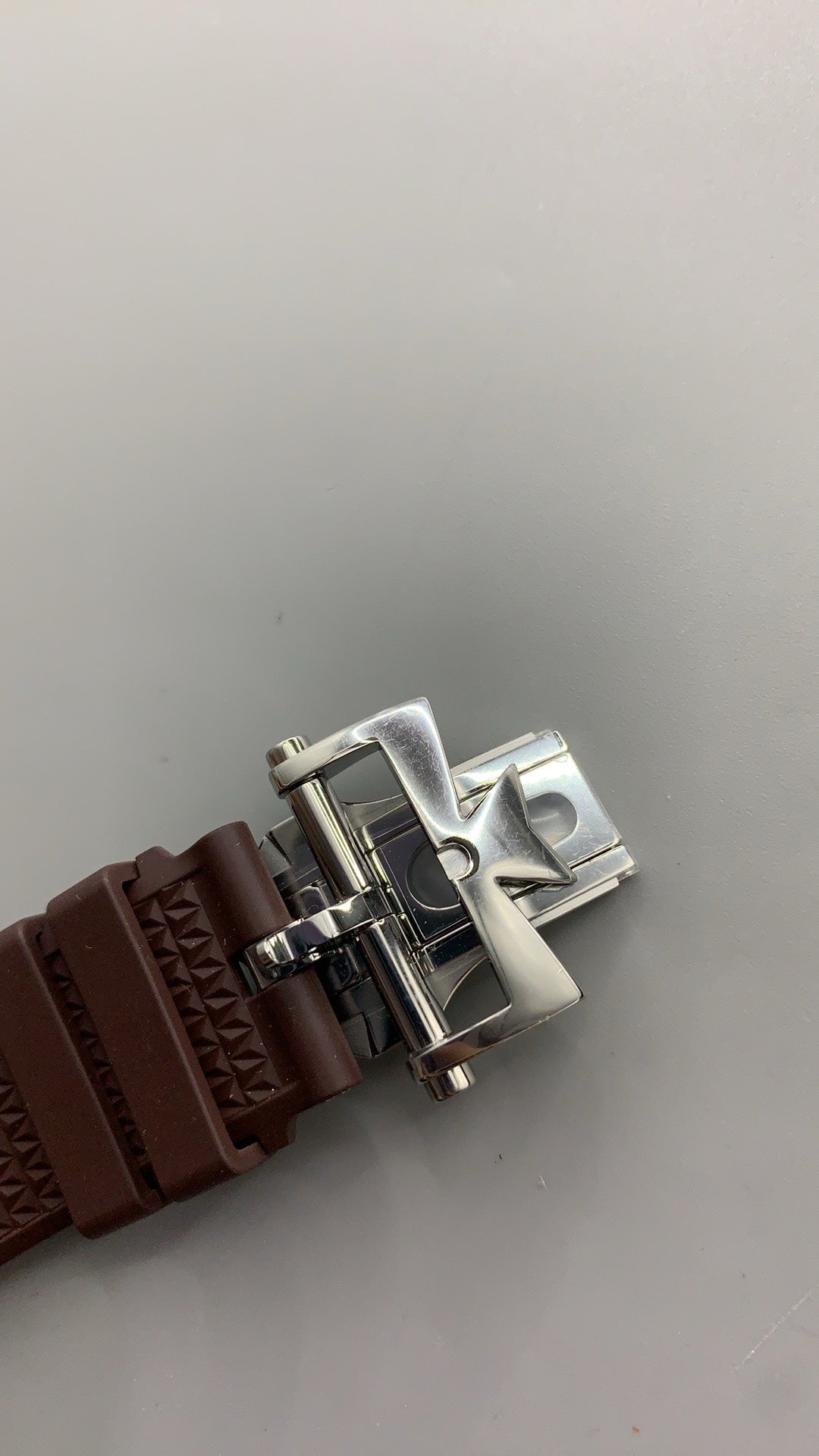 Vacheron Constantin Overseas 4500V | 41MM | ตัวเรือนสแตนเลสสตีล | ฟังก์ชันวันที่ | หน้าปัดสีน้ำตาล | สายยางสีน้ำตาล | กลไกอัตโนมัติ Cal.5100