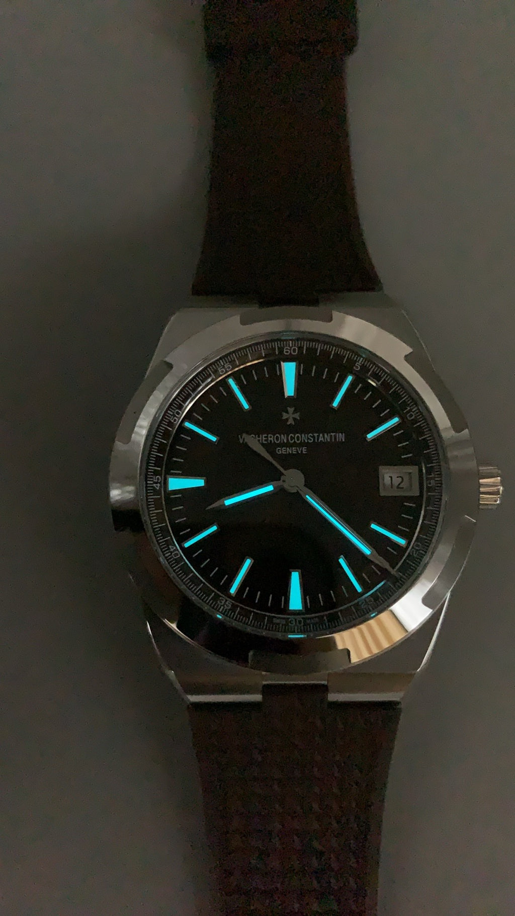 Vacheron Constantin Overseas 4500V | 41MM | ตัวเรือนสแตนเลสสตีล | ฟังก์ชันวันที่ | หน้าปัดสีน้ำตาล | สายยางสีน้ำตาล | กลไกอัตโนมัติ Cal.5100