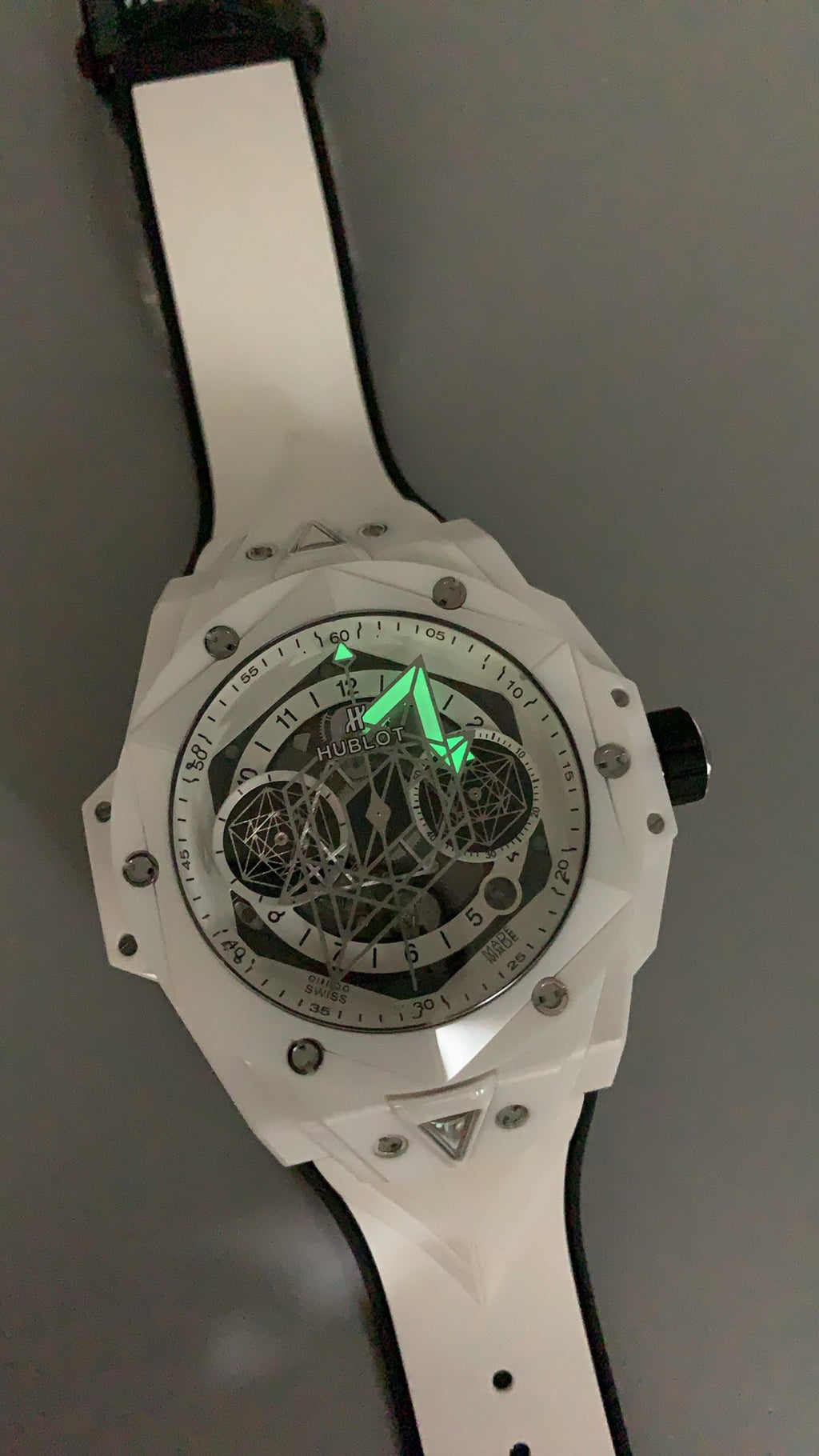 Hublot Big Bang Unico II Sang Bleu | 44MM | ตัวเรือนเซรามิกทั้งเรือน | หน้าปัดสเกเลตันลายเรขาคณิต | จับเวลา Chronograph | กลไกอัตโนมัติ HUB1280