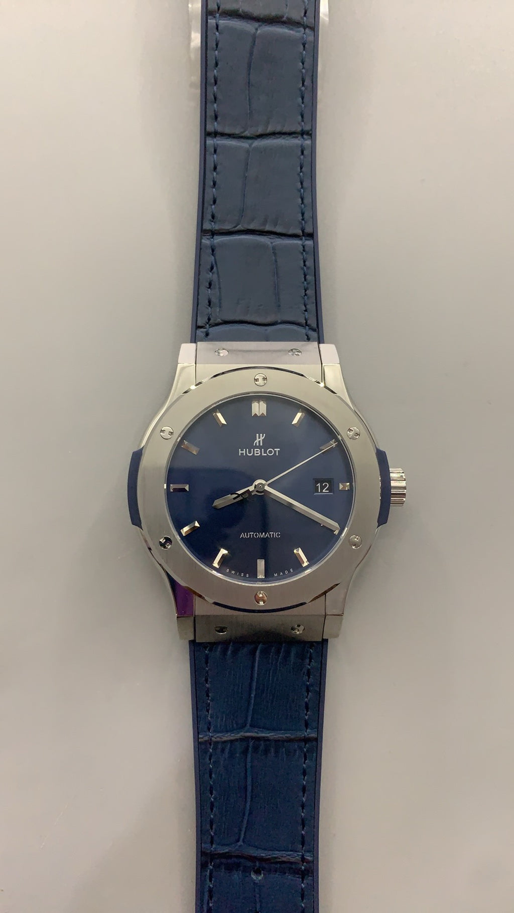 Hublot Classic Fusion | 42MM | ตัวเรือนไทเทเนียม | หน้าปัดสีน้ำเงิน | กลไกอัตโนมัติ HUB1110