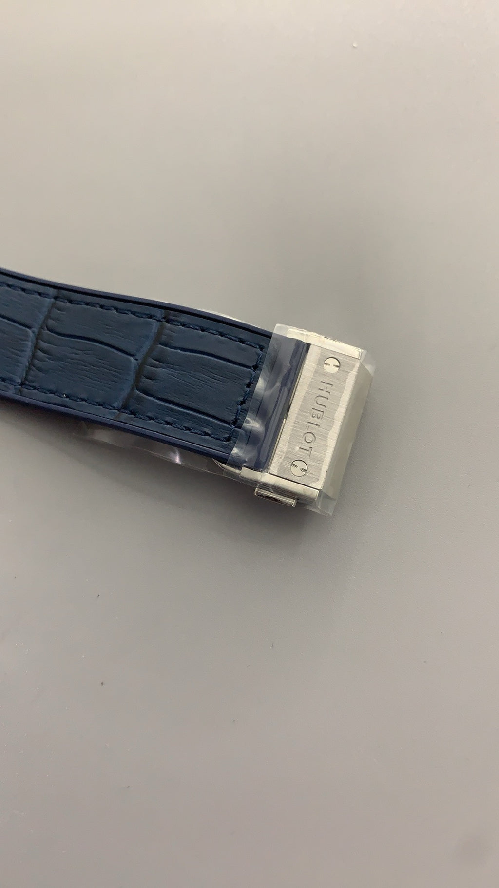 Hublot Classic Fusion | 42MM | ตัวเรือนไทเทเนียม | หน้าปัดสีน้ำเงิน | กลไกอัตโนมัติ HUB1110