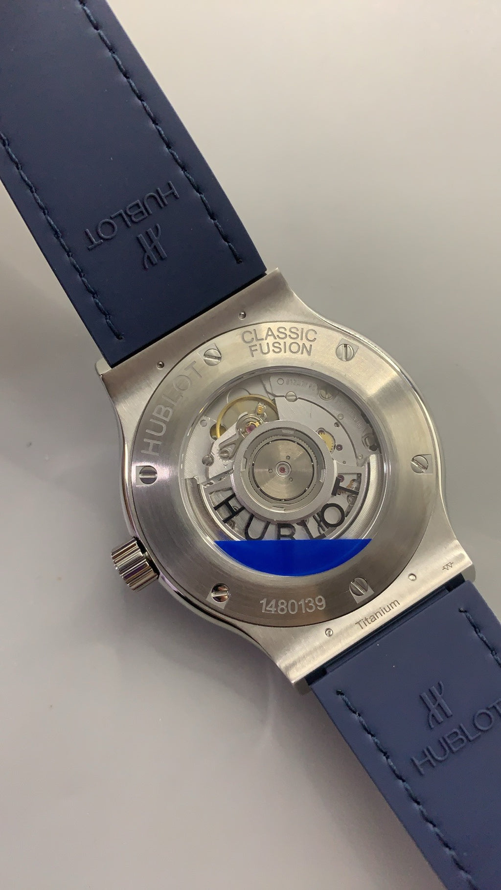 Hublot Classic Fusion | 42MM | ตัวเรือนไทเทเนียม | หน้าปัดสีน้ำเงิน | กลไกอัตโนมัติ HUB1110