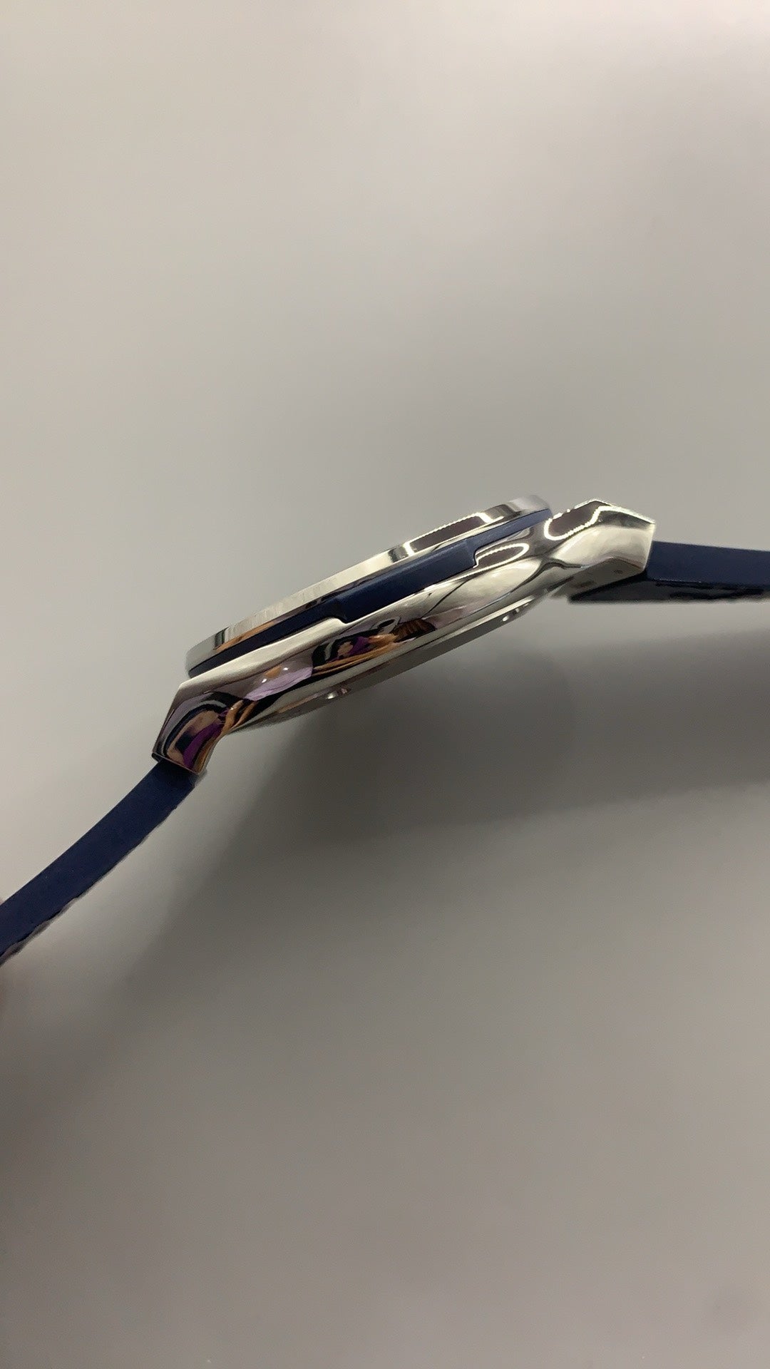 Hublot Classic Fusion | 42MM | ตัวเรือนไทเทเนียม | หน้าปัดสีน้ำเงิน | กลไกอัตโนมัติ HUB1110