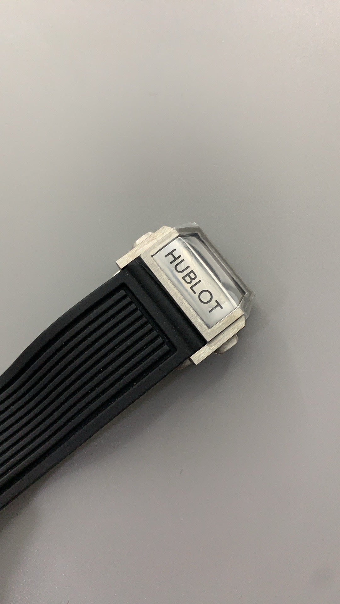 Hublot Big Bang Tourbillon | 44MM | ตัวเรือนไทเทเนียม | หน้าปัดสเกเลตัน | ระบบ Flying Tourbillon | กลไกไขลานมือ HUB6011