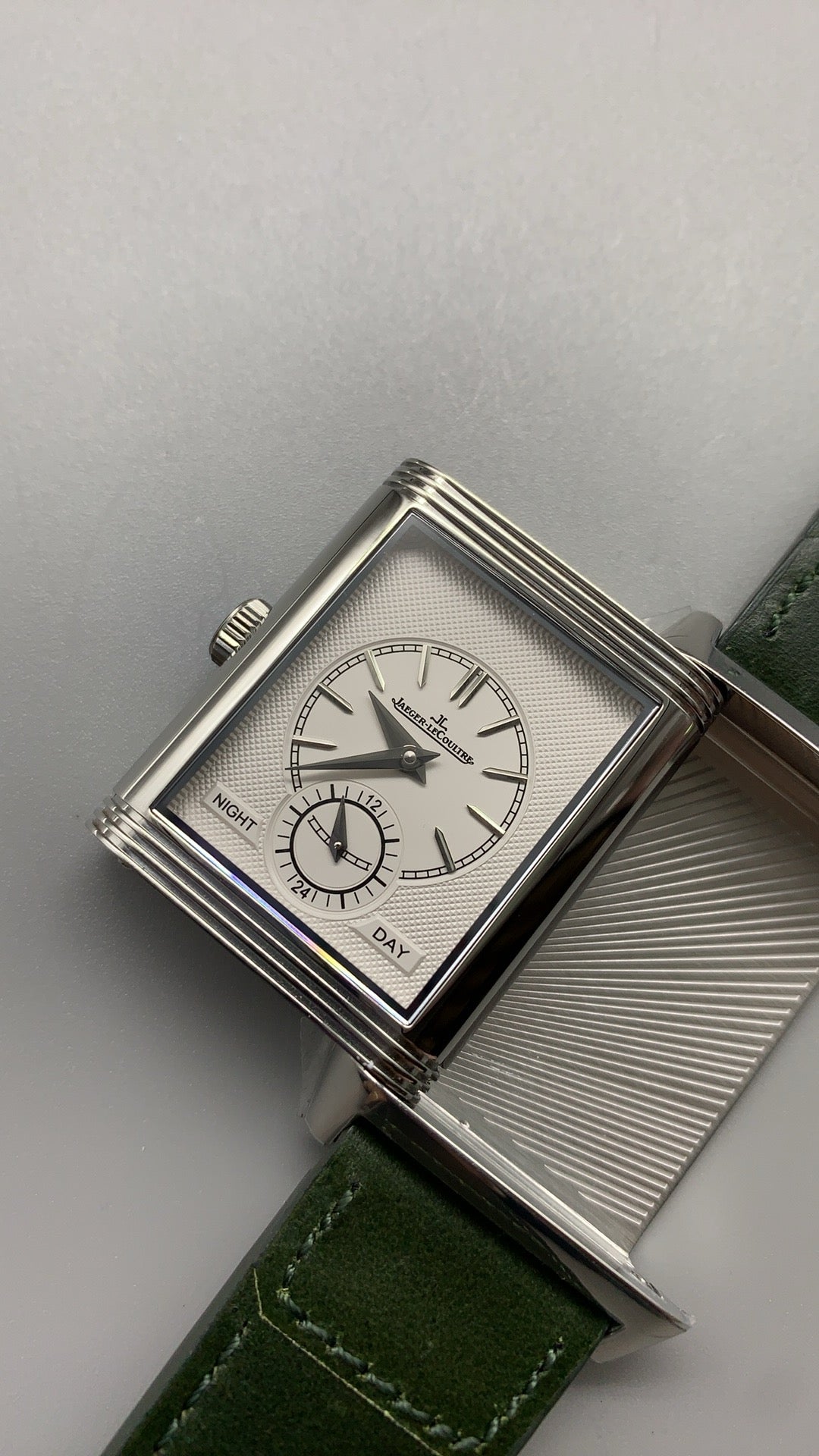 Jaeger-LeCoultre Reverso Tribute Small Seconds | 45.6×27.4MM | Stainless steel case | Green dial | Green alligator strap | Manual winding movement Cal.822/2