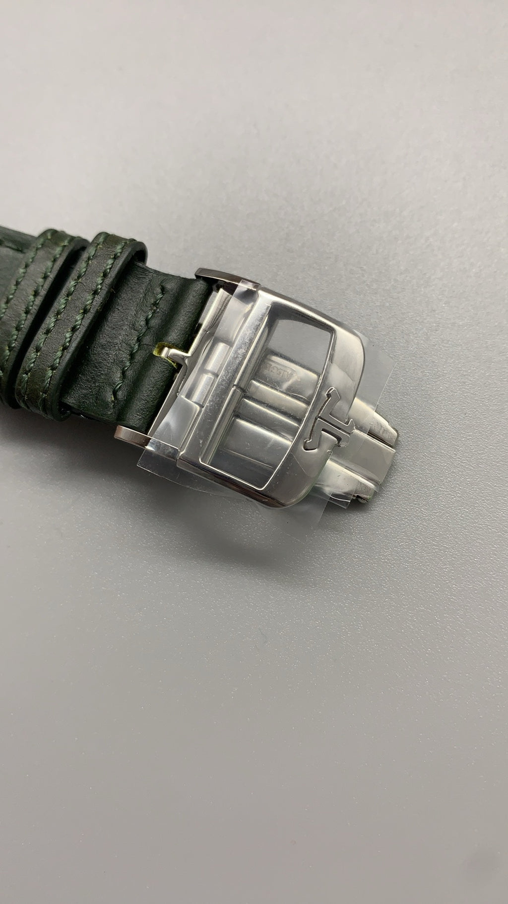 Jaeger-LeCoultre Reverso Tribute Small Seconds | 45.6×27.4MM | Stainless steel case | Green dial | Green alligator strap | Manual winding movement Cal.822/2