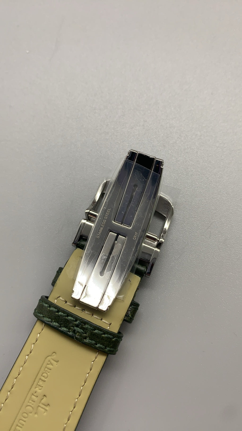 Jaeger-LeCoultre Reverso Tribute Small Seconds | 45.6×27.4MM | Stainless steel case | Green dial | Green alligator strap | Manual winding movement Cal.822/2