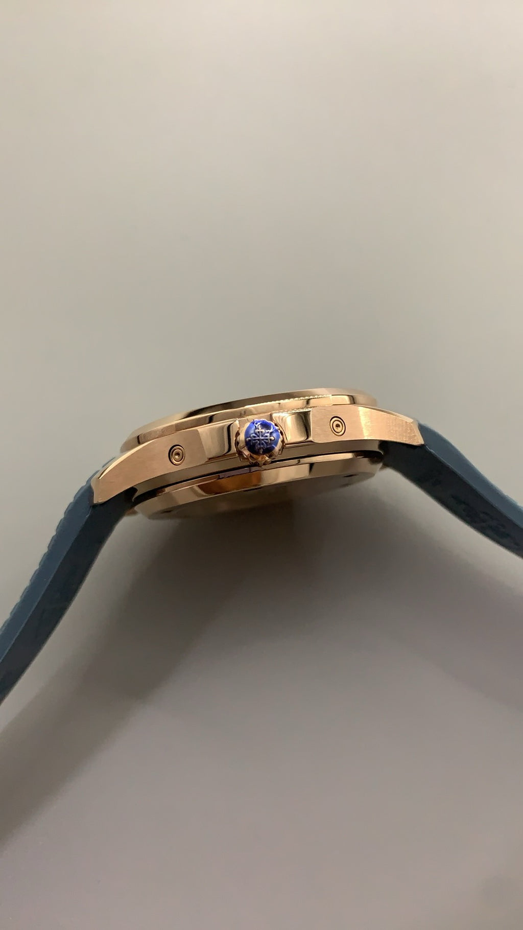 Patek Philippe 5261R | 38.5MM | ตัวเรือนสีโรสโกลด์ PVD | หน้าปัดสีน้ำเงินอมเทาซันเรย์ | ปฏิทินประจำปี + ข้างขึ้นข้างแรม | กลไกอัตโนมัติ Cal.26-330 S QA LU