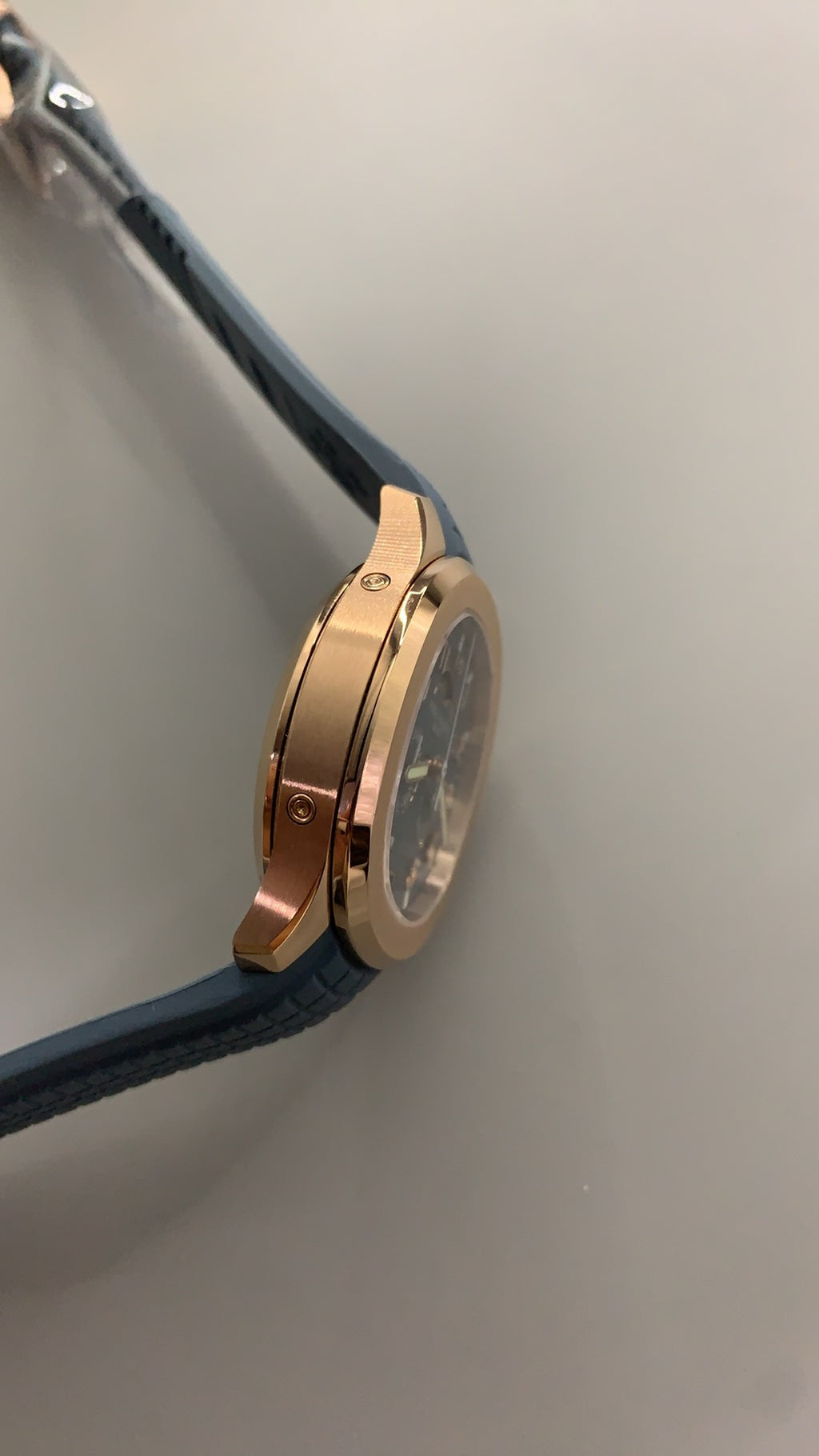 Patek Philippe 5261R | 38.5MM | ตัวเรือนสีโรสโกลด์ PVD | หน้าปัดสีน้ำเงินอมเทาซันเรย์ | ปฏิทินประจำปี + ข้างขึ้นข้างแรม | กลไกอัตโนมัติ Cal.26-330 S QA LU