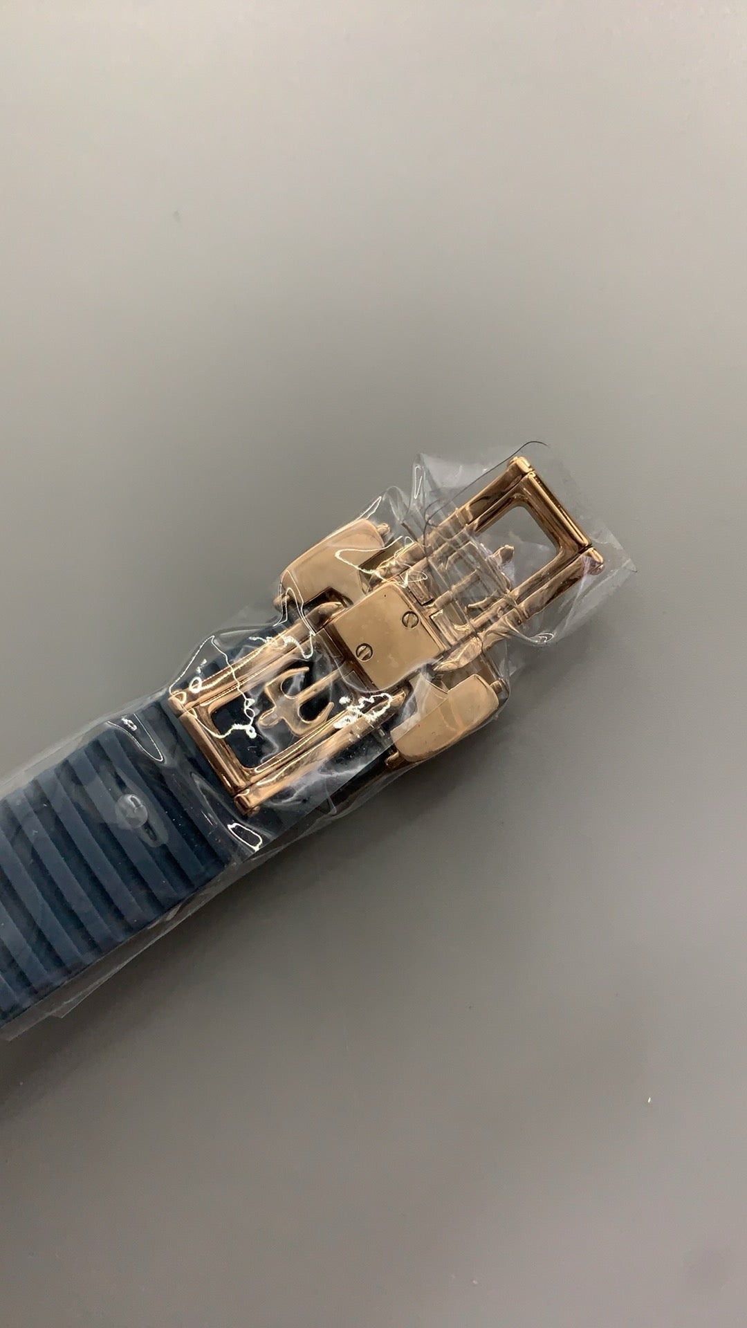 Patek Philippe 5261R | 38.5MM | ตัวเรือนสีโรสโกลด์ PVD | หน้าปัดสีน้ำเงินอมเทาซันเรย์ | ปฏิทินประจำปี + ข้างขึ้นข้างแรม | กลไกอัตโนมัติ Cal.26-330 S QA LU