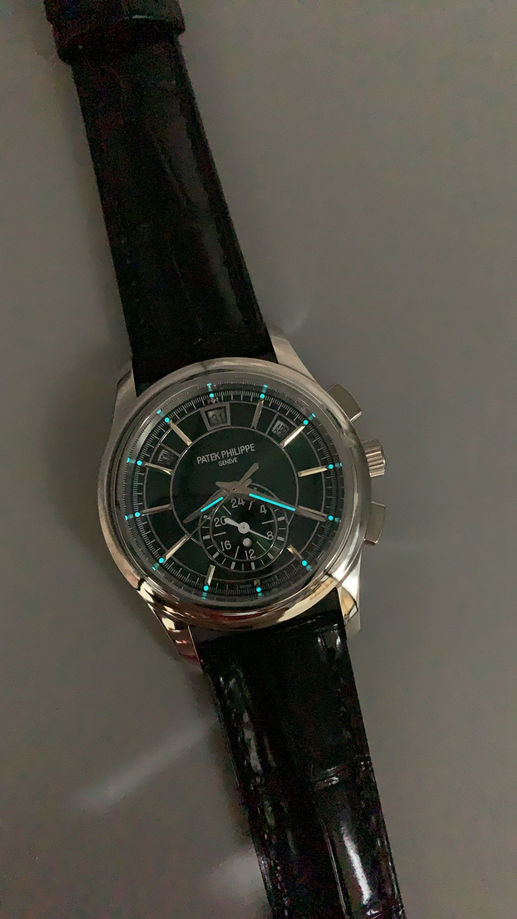 Patek Philippe 5905G | 42MM | หน้าปัดสีน้ำเงินซันเรย์ | ฟังก์ชันปฏิทินประจำปี + จับเวลา Flyback | กลไกอัตโนมัติ Cal.CH 28-520 QA 24H