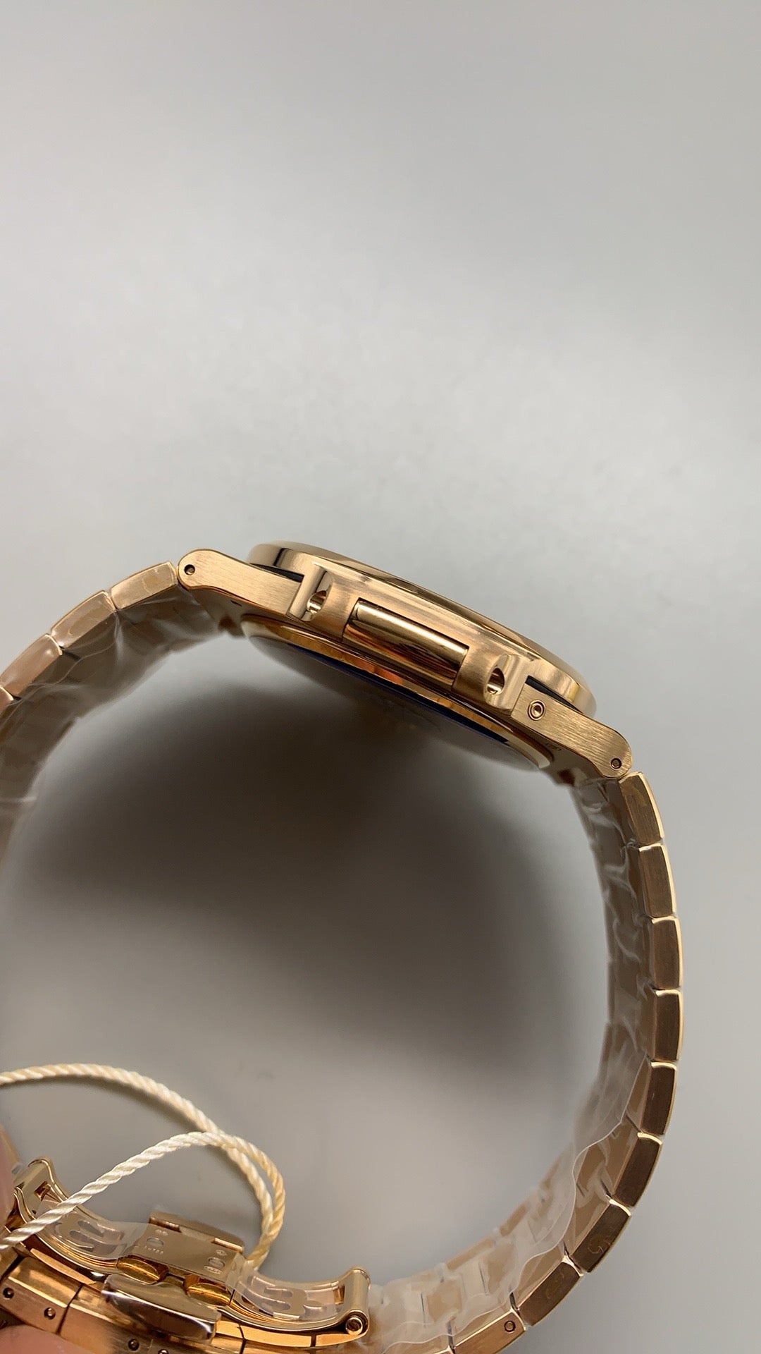 Patek Philippe Nautilus 5712 | 40MM | สีโรสโกลด์ PVD | หน้าปัดสีน้ำตาลซันเรย์ | รุ่นใหม่พร้อมบานพับแบบใหม่ | กลไกอัตโนมัติ Cal.240 PS IRM C LU