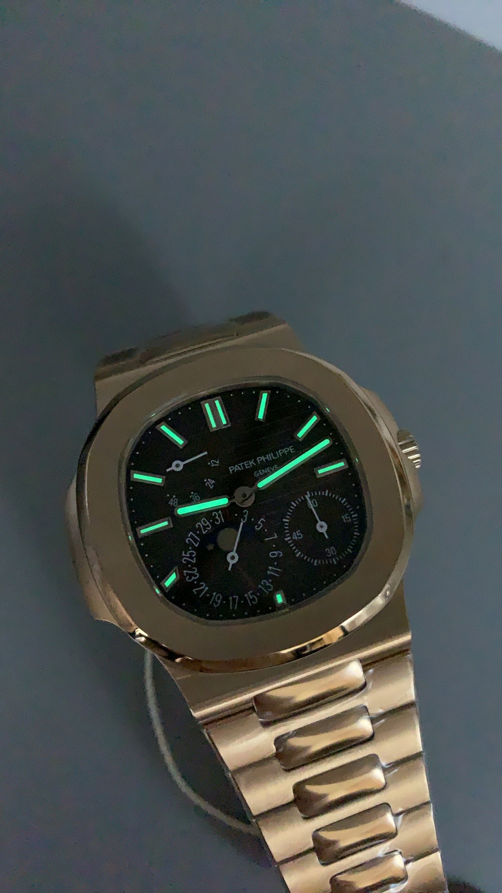 Patek Philippe Nautilus 5712 | 40MM | สีโรสโกลด์ PVD | หน้าปัดสีน้ำตาลซันเรย์ | รุ่นใหม่พร้อมบานพับแบบใหม่ | กลไกอัตโนมัติ Cal.240 PS IRM C LU