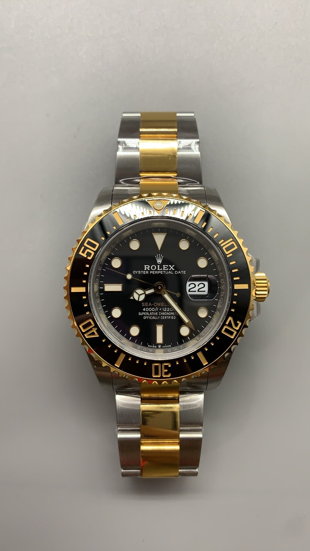 Rolex Sea-Dweller 43 MM | หน้าปัดสีดำ | ตัวเรือน Rolesor (สตีล + ทอง 18K) ขนาดตัวเรือน: 43 มม.
