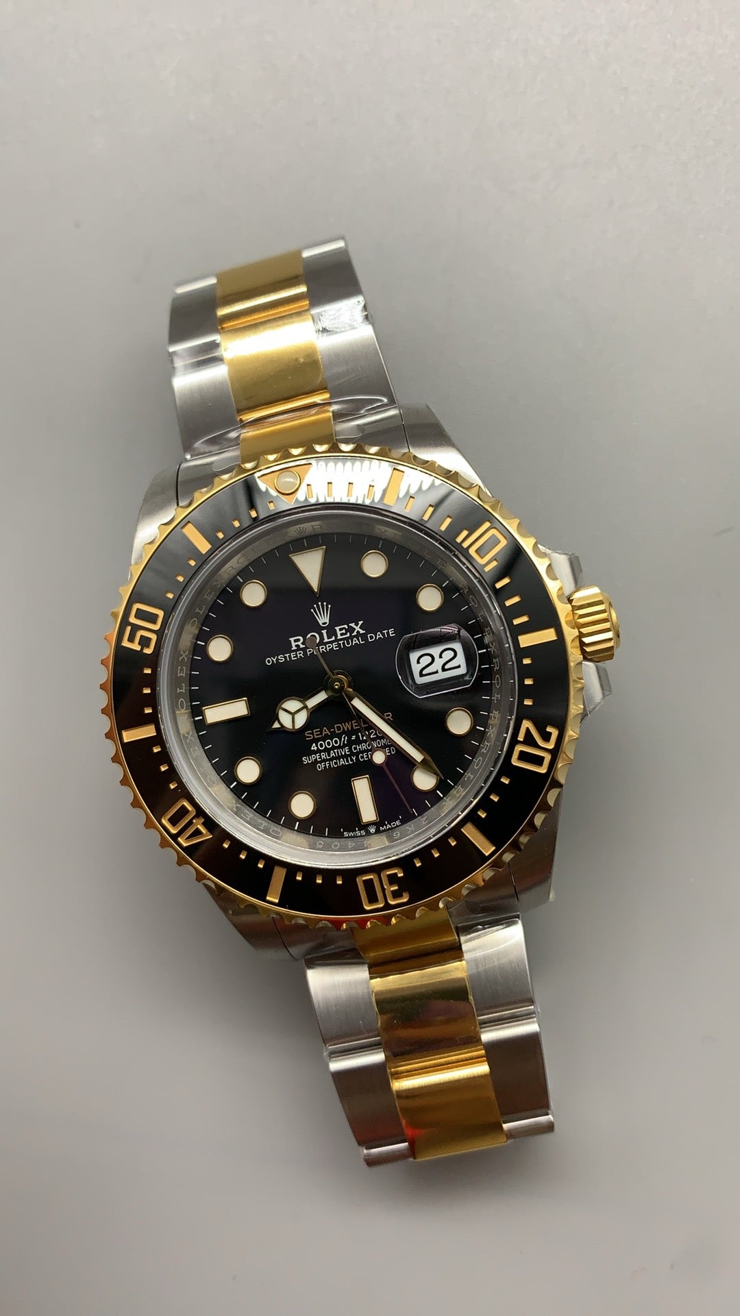 Rolex Sea-Dweller 43 MM | หน้าปัดสีดำ | ตัวเรือน Rolesor (สตีล + ทอง 18K) ขนาดตัวเรือน: 43 มม.