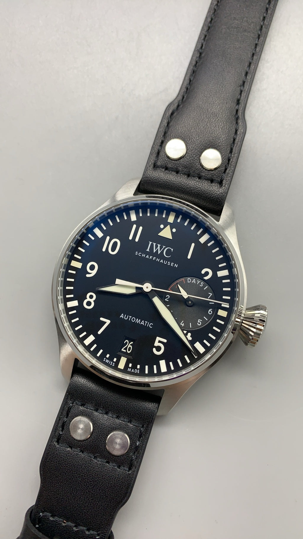 IWC Big Pilot’s Watch | 46MM | ตัวเรือนสแตนเลส | สายหนังลูกวัวสีดำ | กลไกอัตโนมัติ