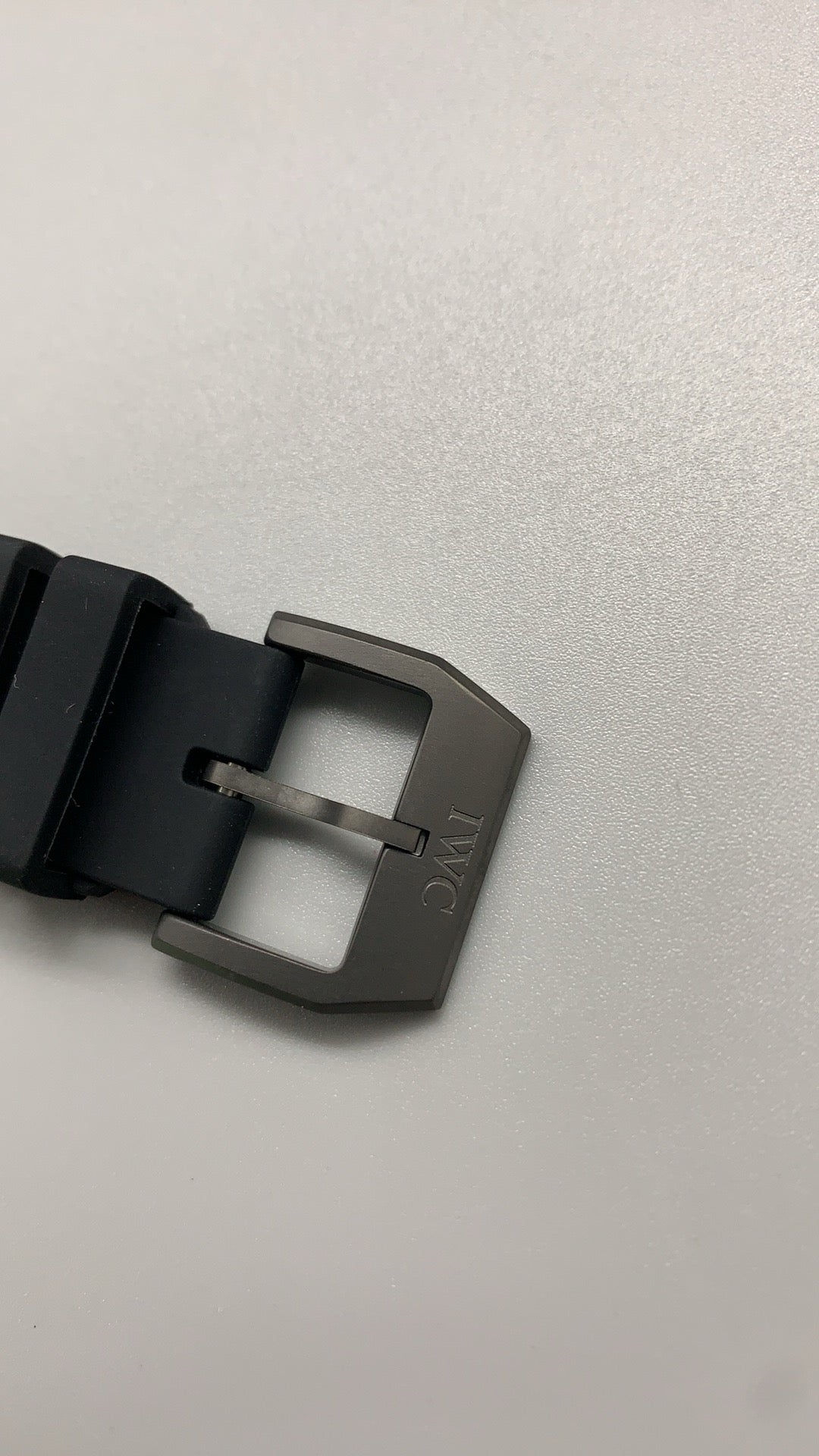 IWC Pilot’s Watch Chronograph Top Gun | 44.5MM | ตัวเรือนเซรามิกสีดำ | สายยางสีดำ | กลไกอัตโนมัติ