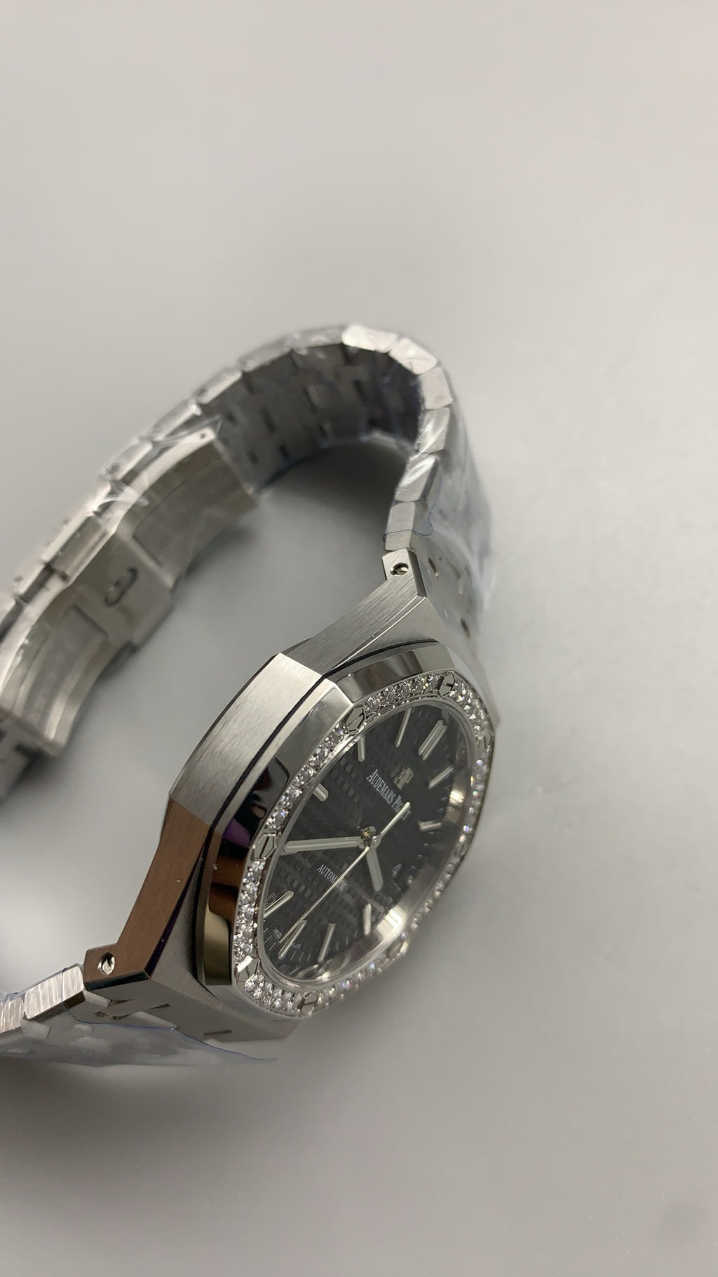 Audemars Piguet Royal Oak 15450ST | 37MM | ตัวเรือนสแตนเลสสตีล | หน้าปัดสีคลาสสิก | กลไกอัตโนมัติ Cal.3120