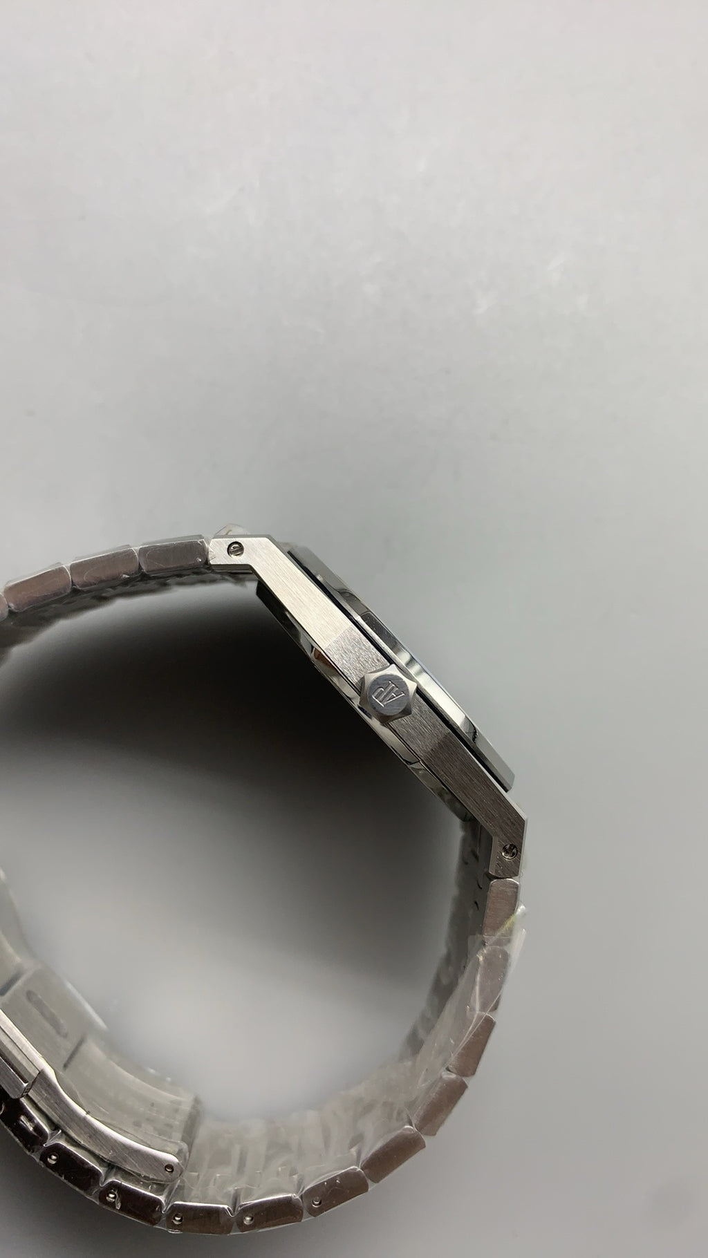 Audemars Piguet Royal Oak 67651ST | 33MM | ตัวเรือนสแตนเลสสตีล | หน้าปัดสีขาว | ขอบประดับเพชร | ระบบควอทซ์ (Quartz)