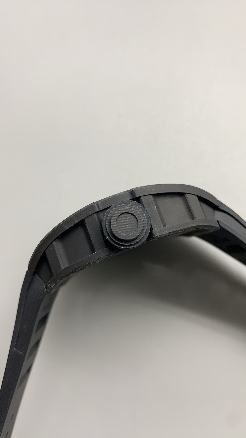 Richard Mille RM055 | 42MM | ตัวเรือนคาร์บอนไฟเบอร์ NTPT + โครงไทเทเนียม | หน้าปัดสเกเลตัน | กลไกไขลานมือ RMUL2